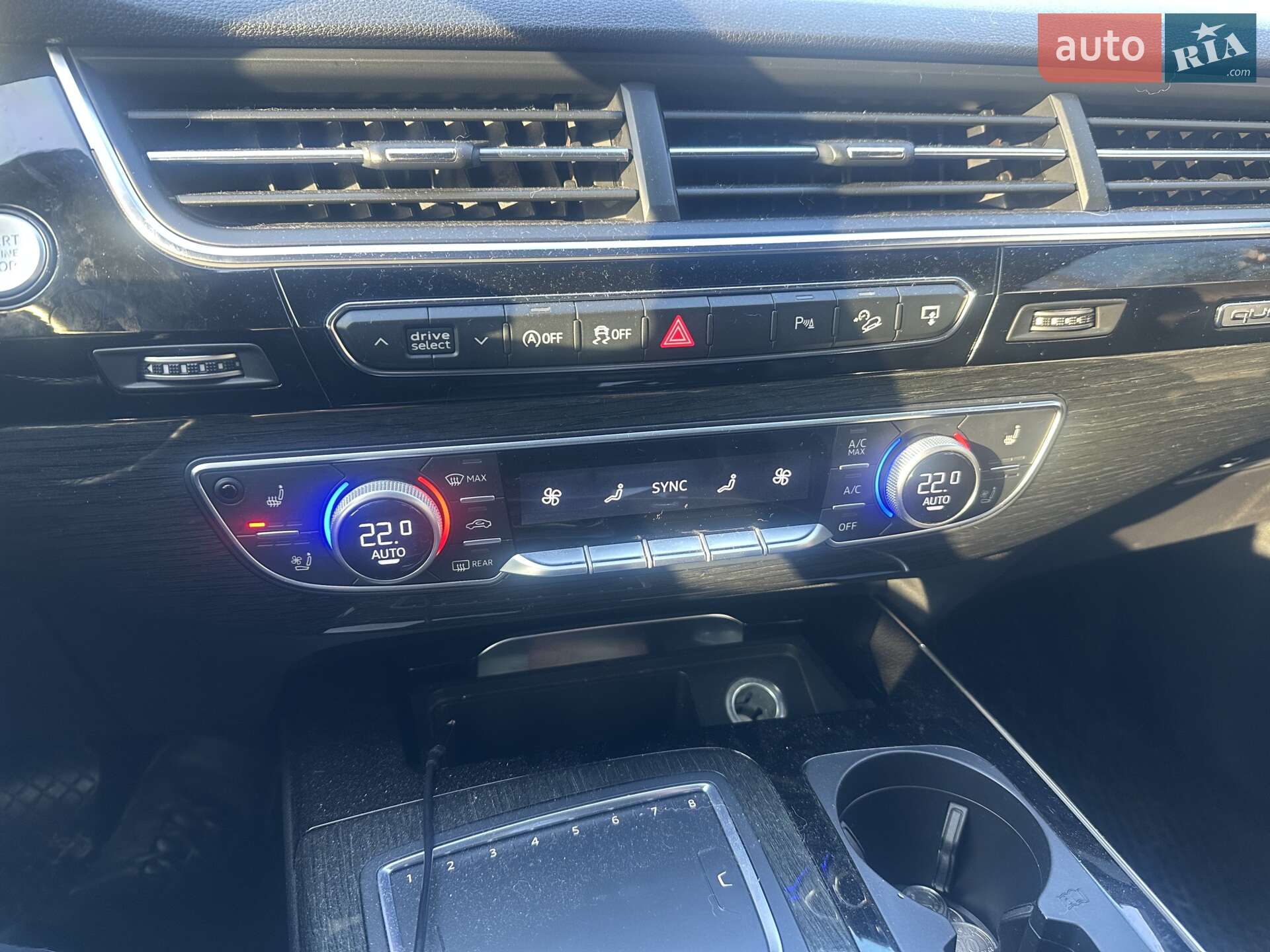 Audi Q7 2017 VIN WA1VAAF70HD052949 фото оголошення 25 з 39
