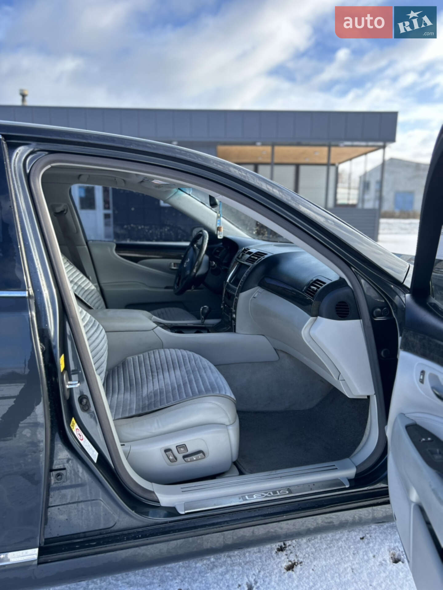Lexus LS 2007 VIN JTHGL46F575011645 фото оголошення 8 з 27