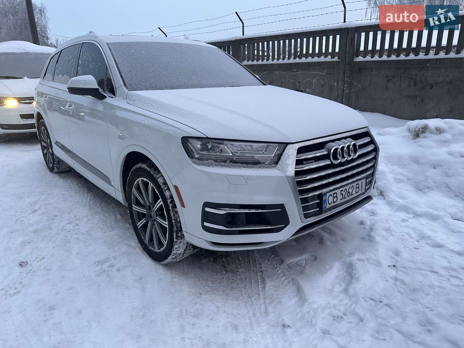 Audi Q7 2017 VIN WA1VAAF70HD052949 фото оголошення 35 з 39