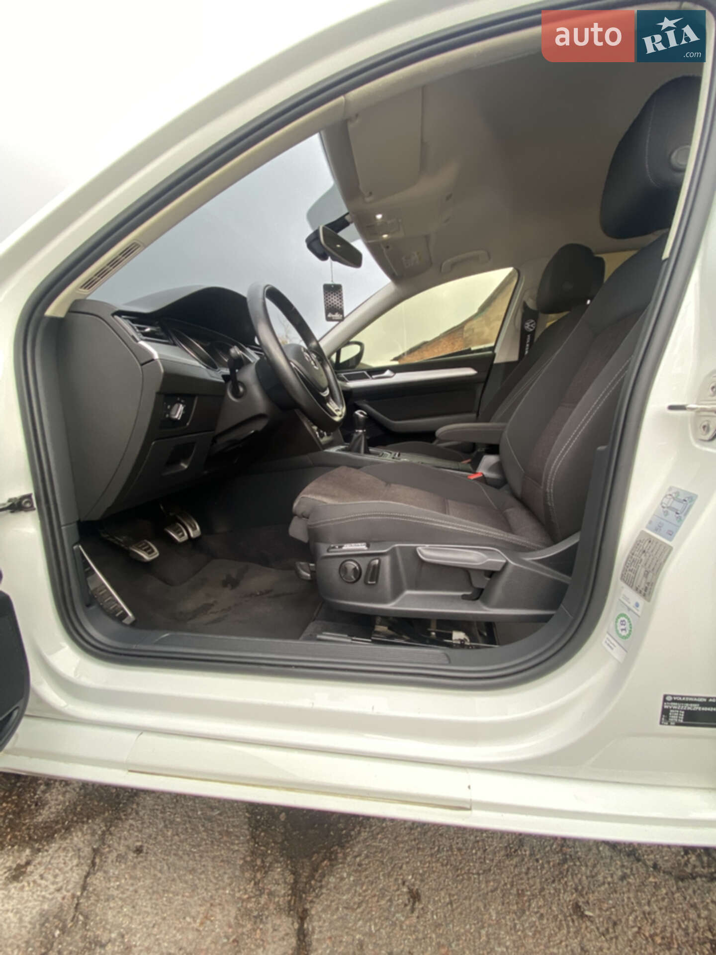 Volkswagen Passat 2015 VIN WVWZZZ3CZFE404243 фото оголошення 38 з 46