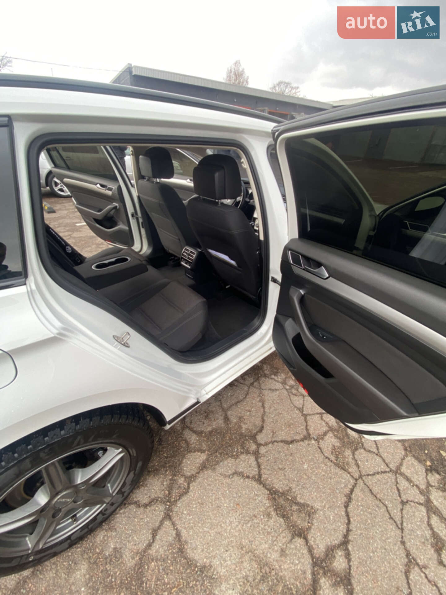 Volkswagen Passat 2015 VIN WVWZZZ3CZFE404243 фото оголошення 41 з 46