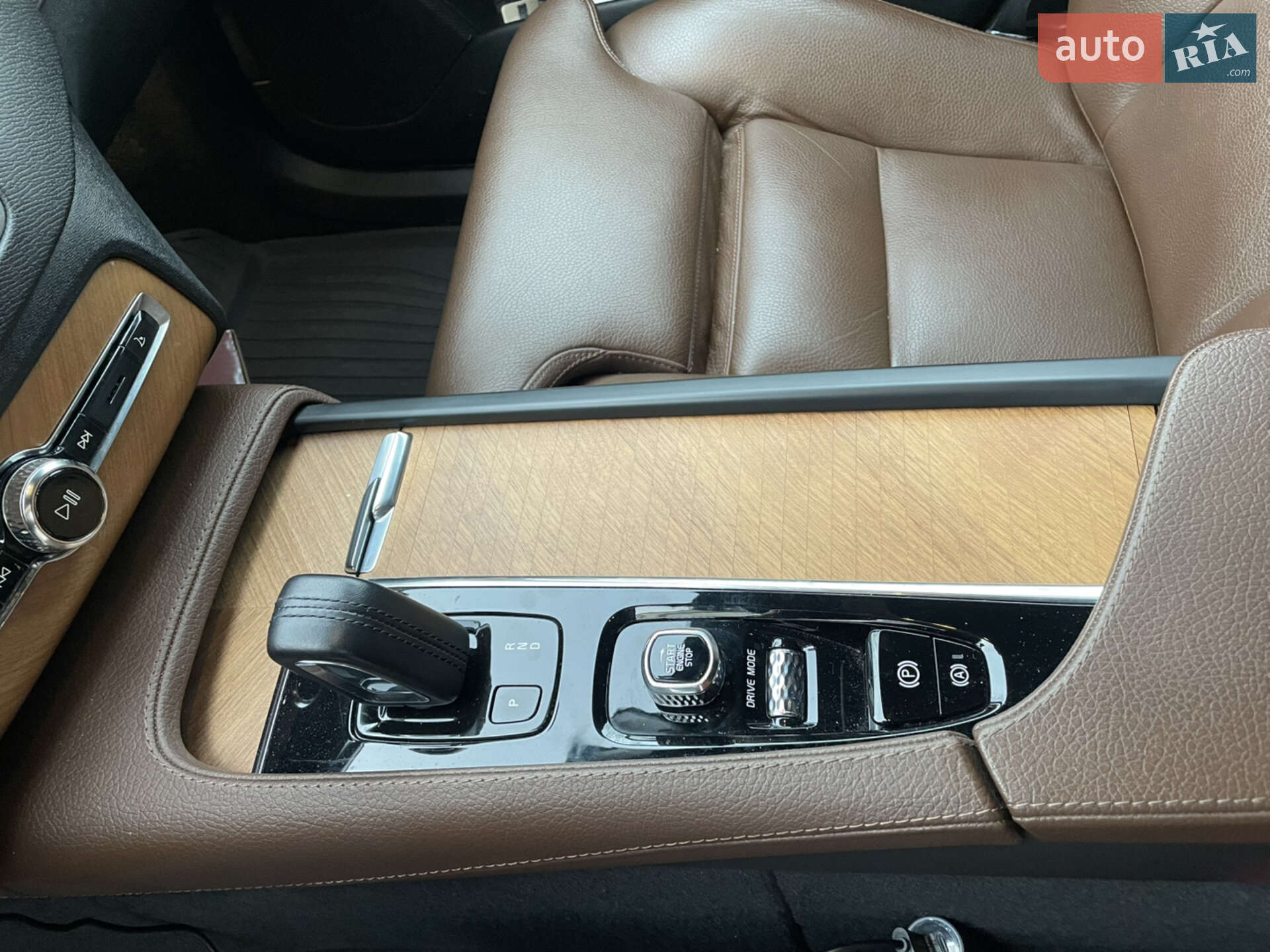 Volvo XC90 2021 VIN YV1LFBMVDM1766323 фото оголошення 20 з 43