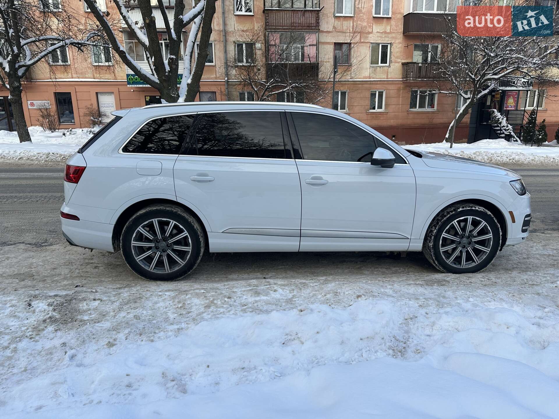 Audi Q7 2017 VIN WA1VAAF70HD052949 фото оголошення 9 з 55