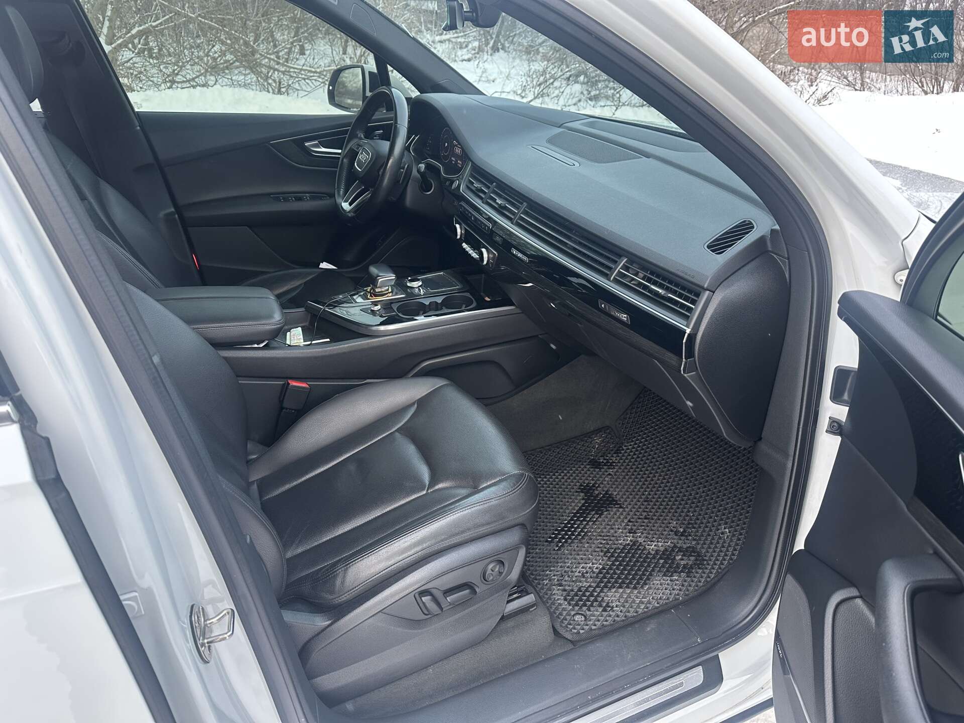 Audi Q7 2017 VIN WA1VAAF70HD052949 фото оголошення 52 з 55