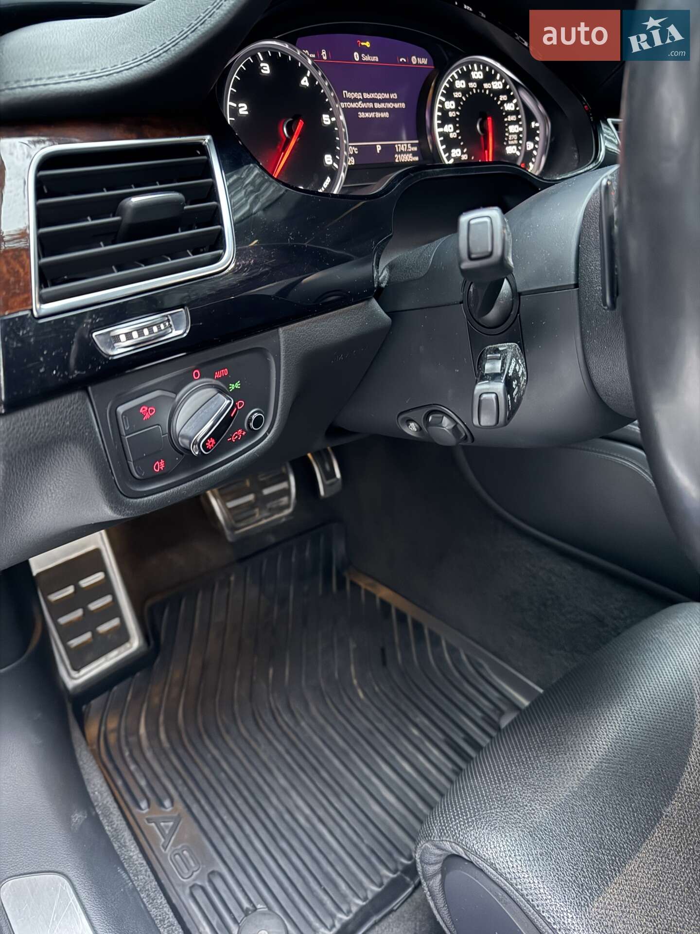 Audi A8 2013 VIN WAURMAFD7EN000807 фото оголошення 7 з 16