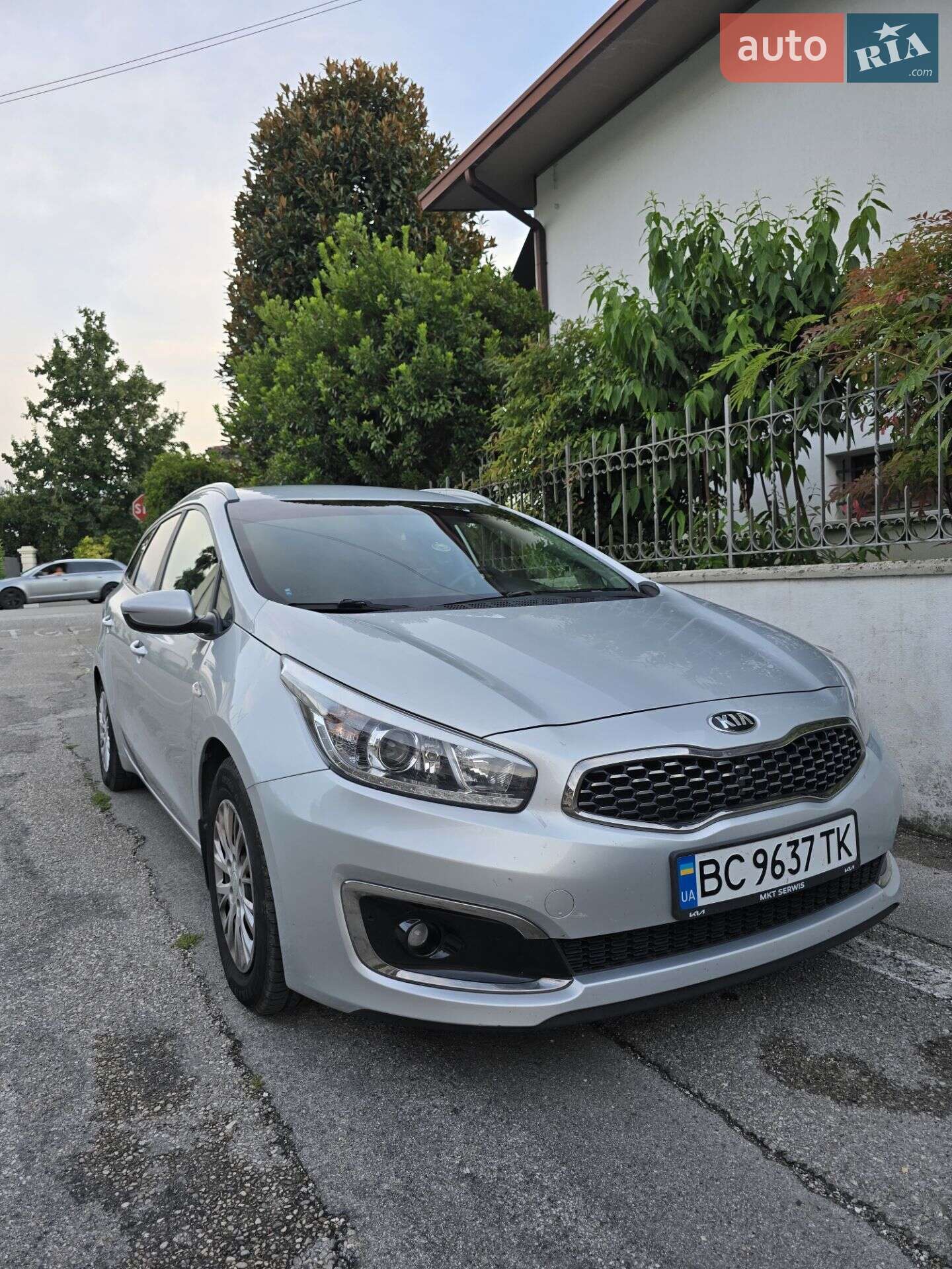 Kia Ceed 2017 VIN U5YHM815AHL216761 фото оголошення 2 з 19