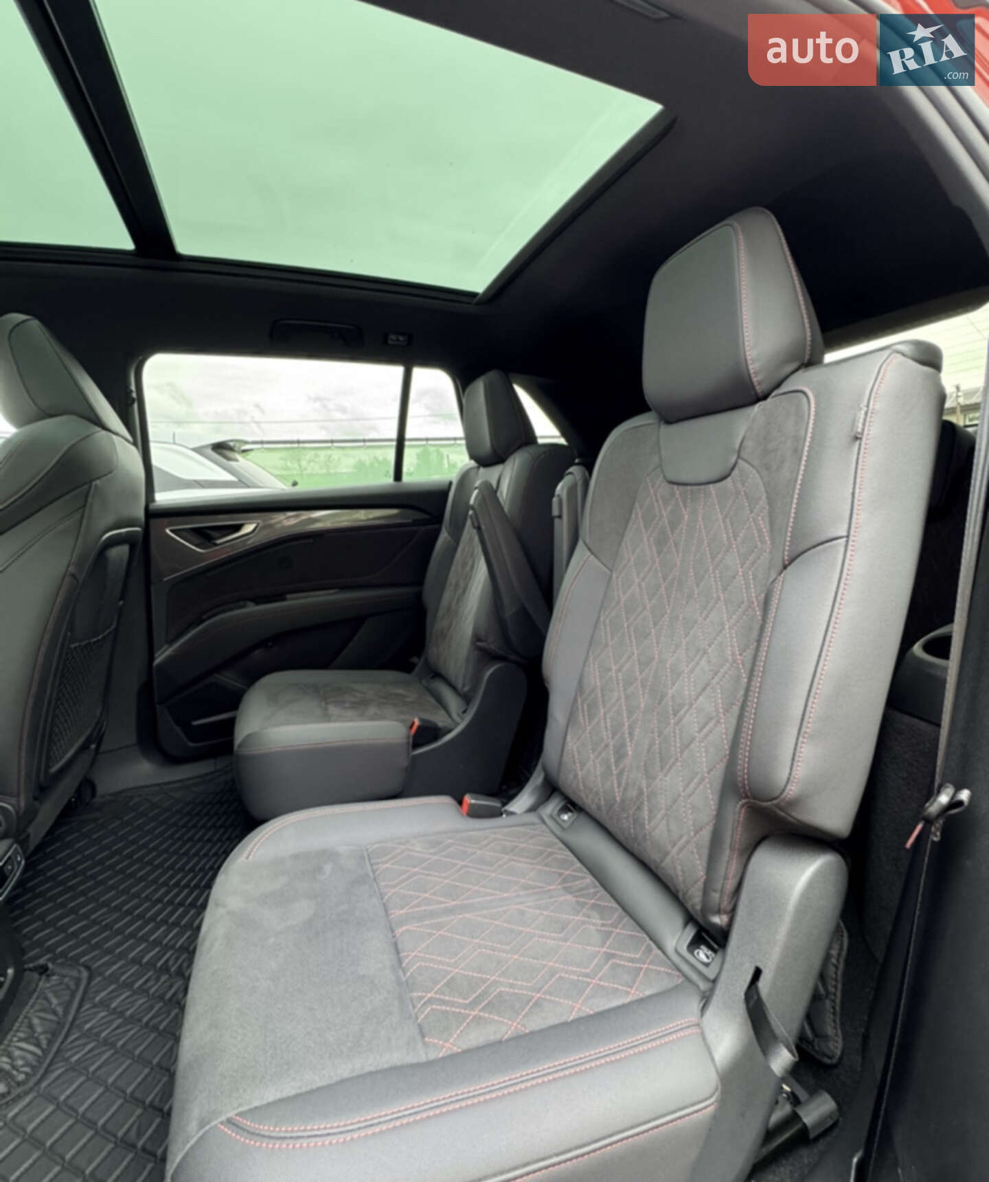 Audi Q5 e-tron 2022 VIN LSV1C5G48N2010060 фото оголошення 32 з 37