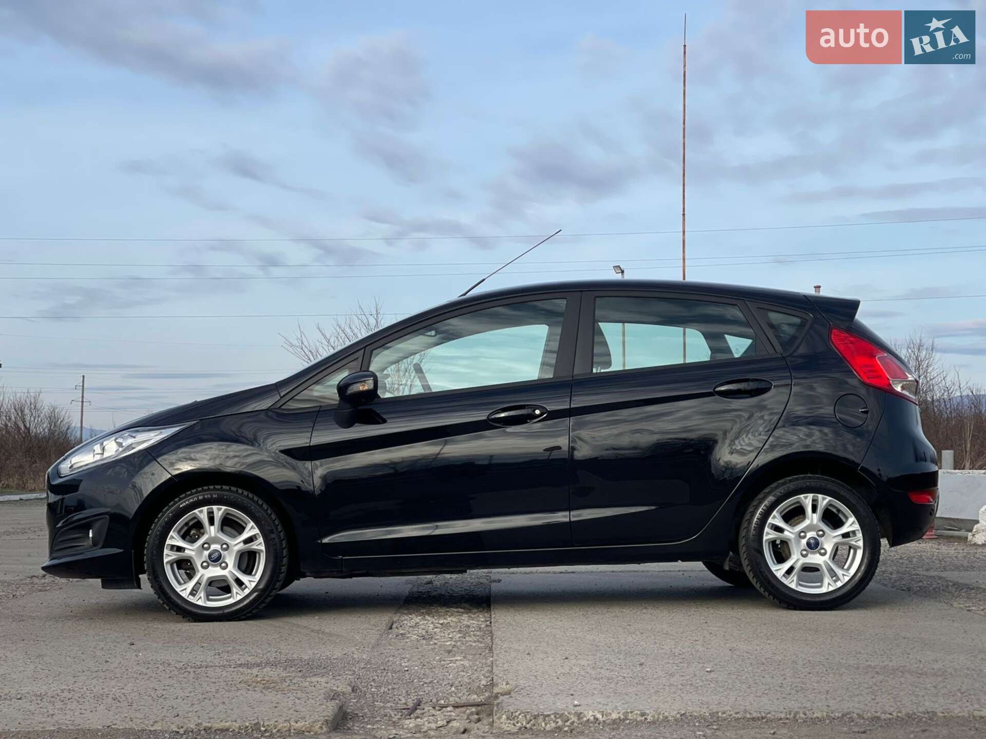 Ford Fiesta 2015 VIN WF0DXXGAKDFU24776 фото оголошення 3 з 41