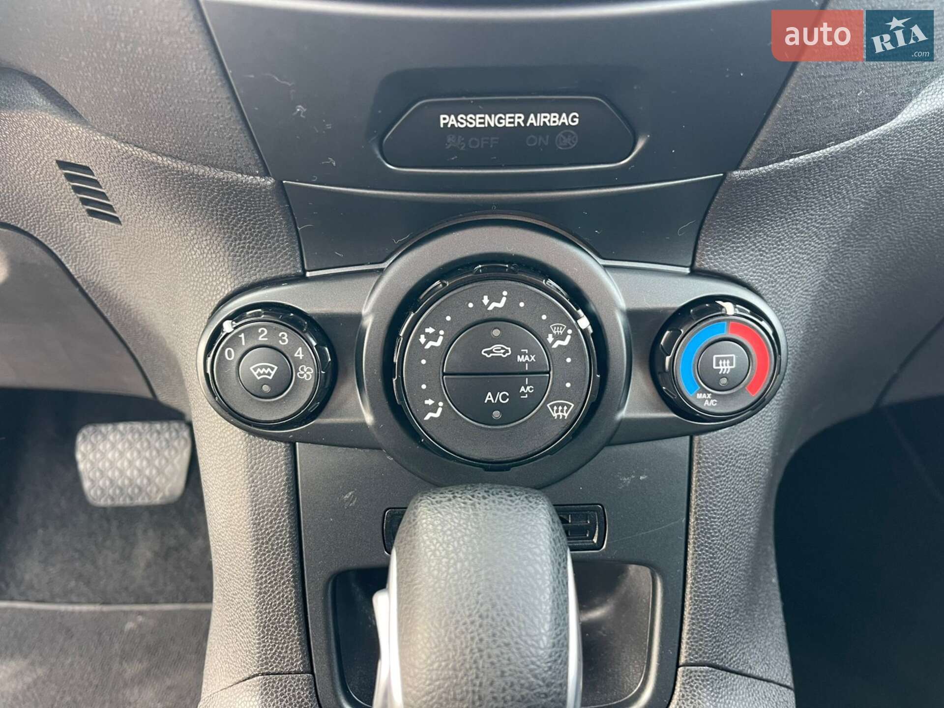 Ford Fiesta 2015 VIN WF0DXXGAKDFU24776 фото оголошення 14 з 41