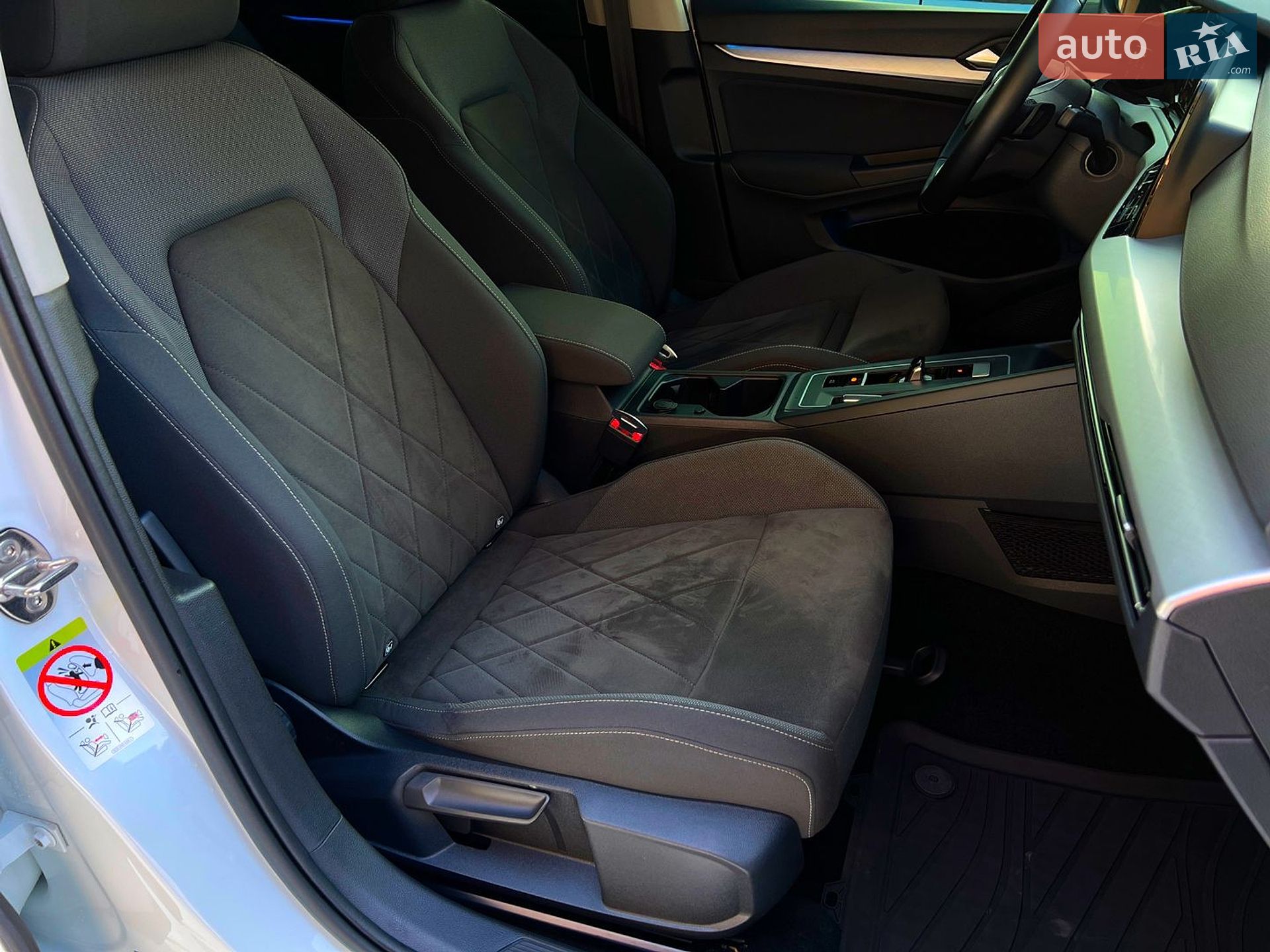 Volkswagen Golf 2020 VIN WVWZZZCDZLW047175 фото оголошення 24 з 62
