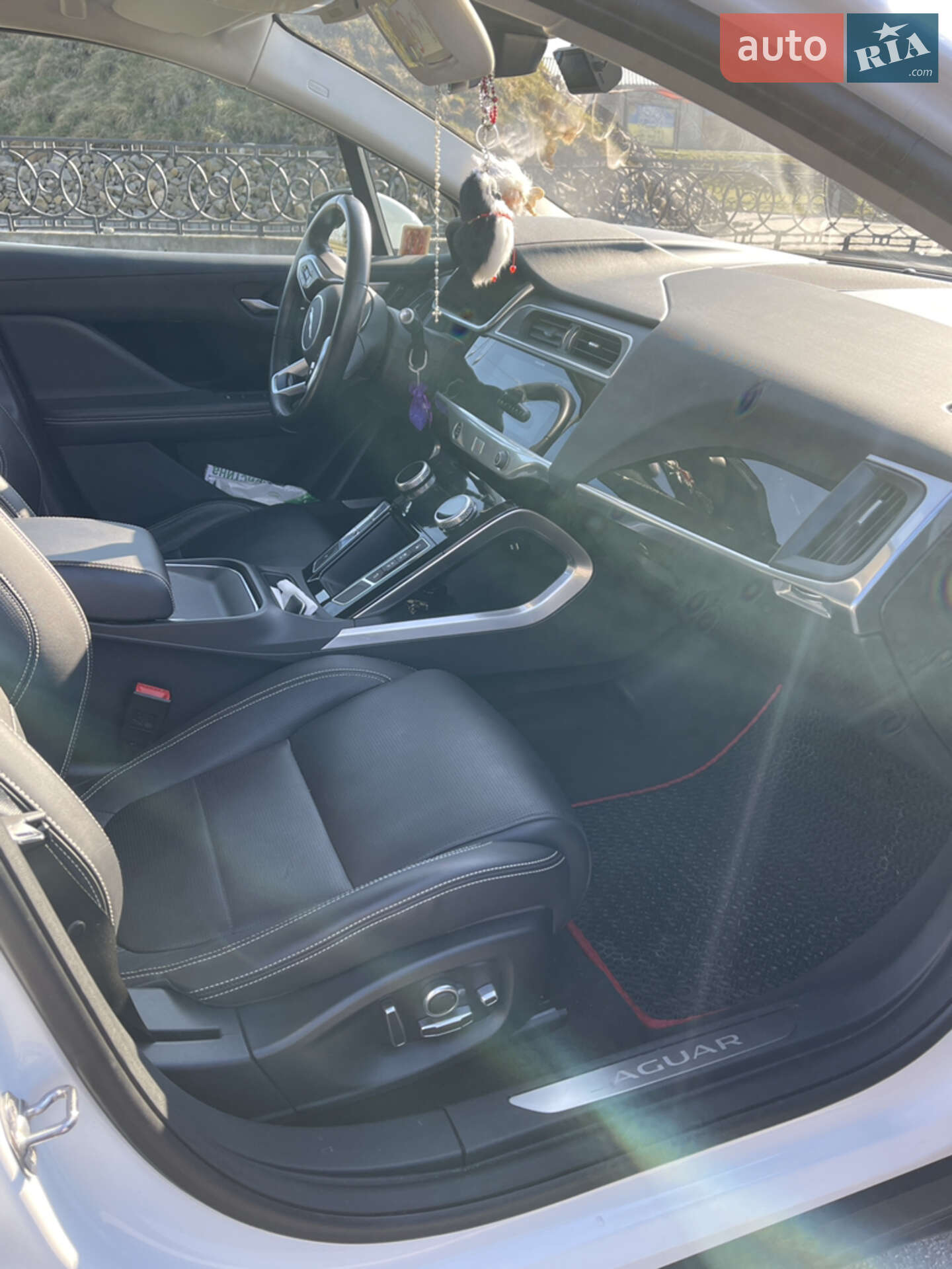 Jaguar I-Pace 2018 VIN SADHA2B19K1F63957 фото оголошення 4 з 10
