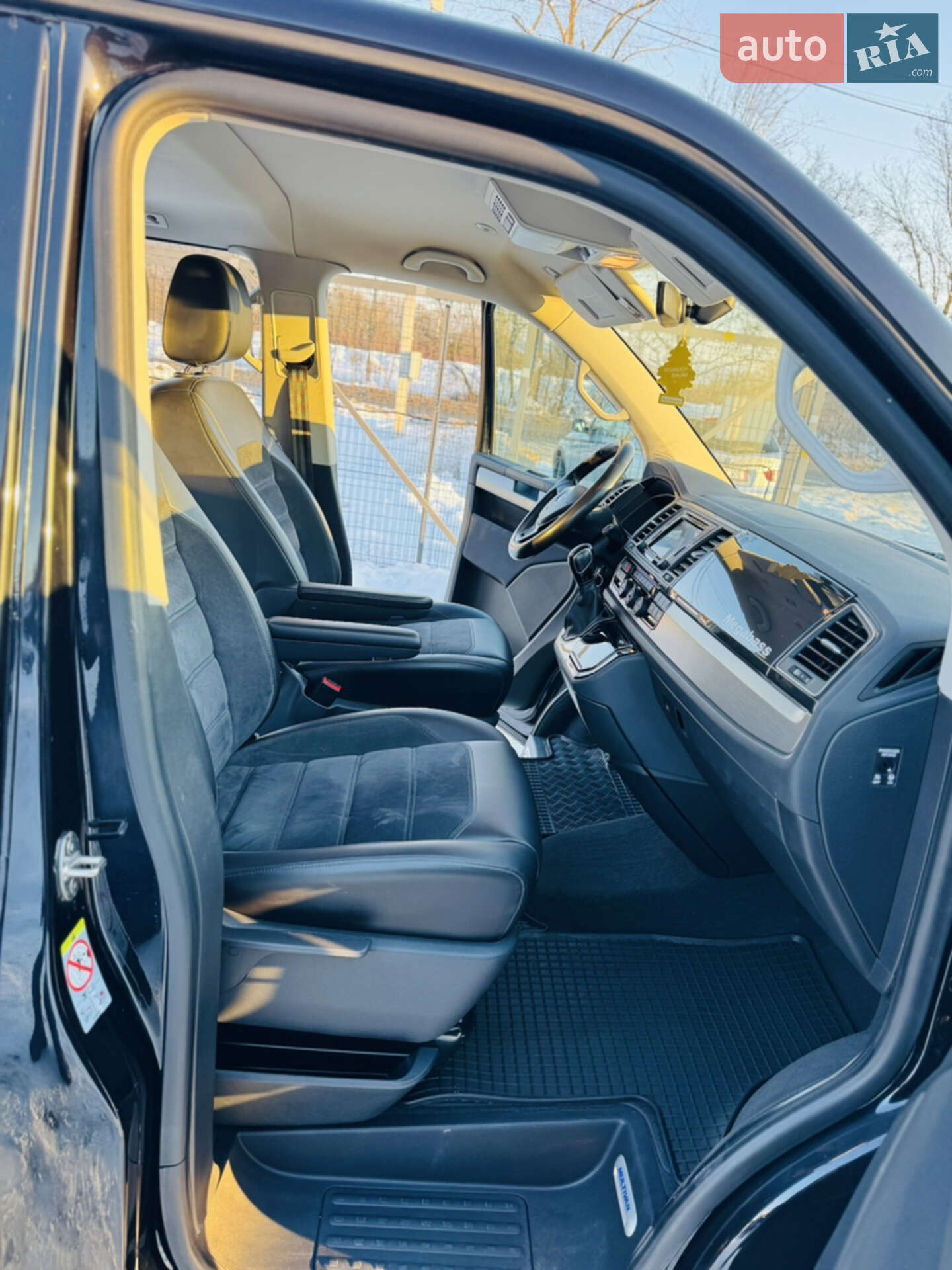 Volkswagen Multivan 2018 VIN WV2ZZZ7HZHH128252 фото оголошення 44 з 82