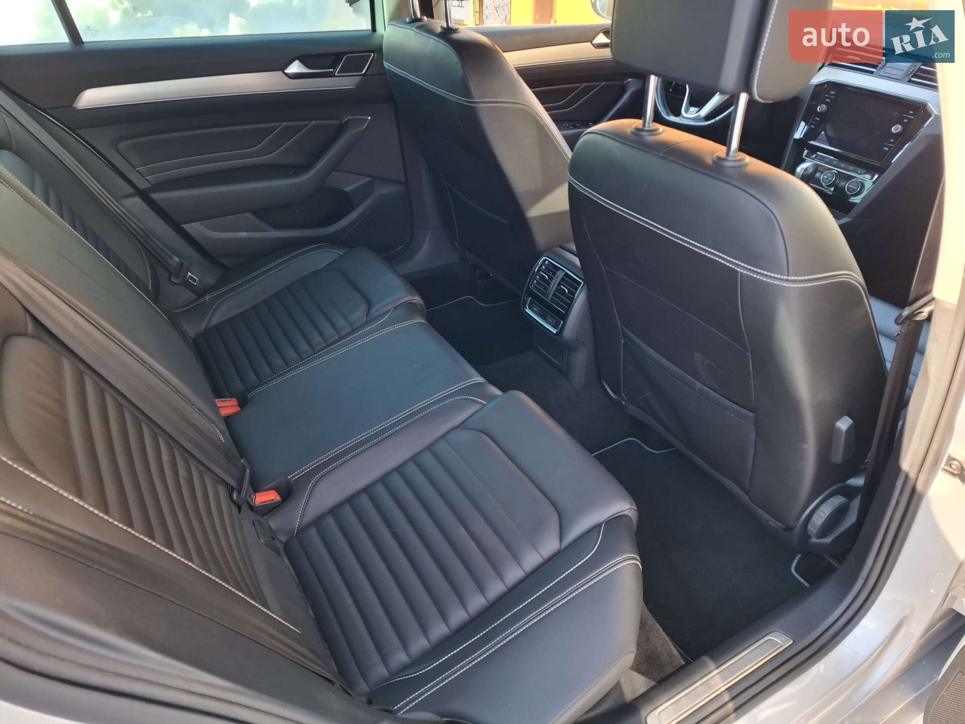 Volkswagen Passat 2019 VIN WVWZZZ3CZLE079264 фото оголошення 14 з 40