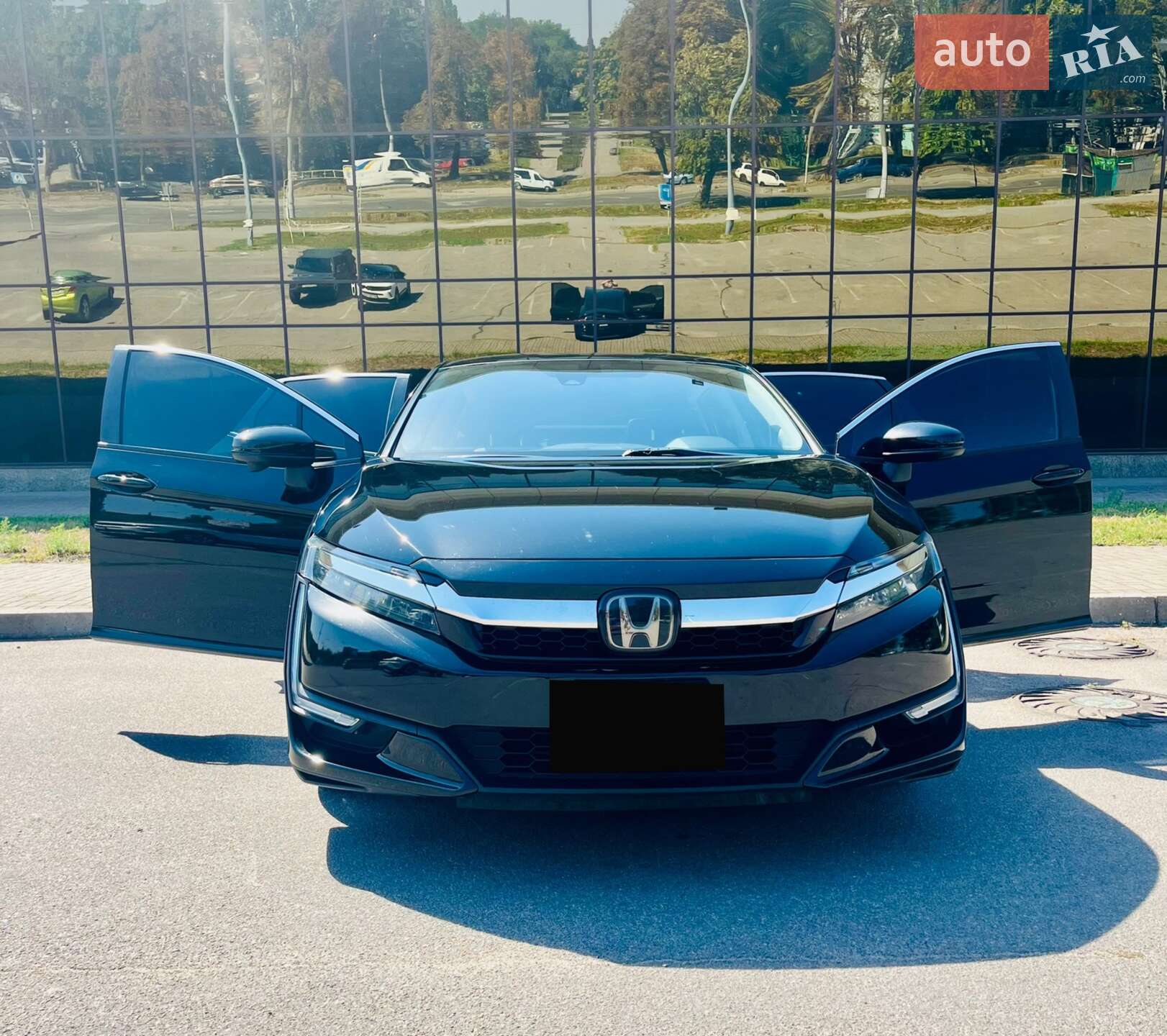 Honda Clarity 2018 VIN JHMZC5F12JC020986 фото оголошення 2 з 10