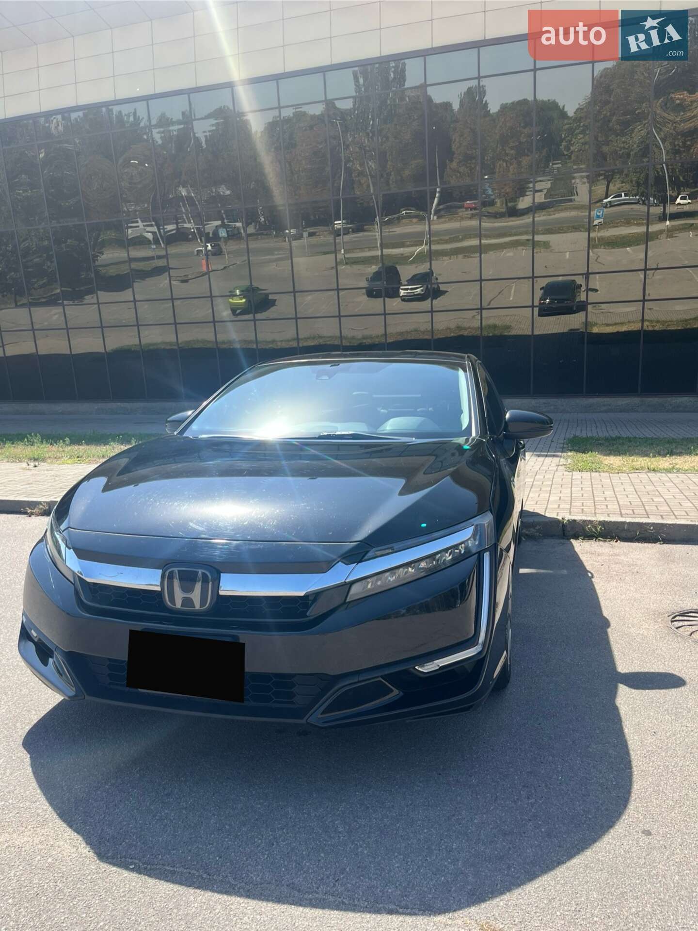 Honda Clarity 2018 VIN JHMZC5F12JC020986 фото оголошення 3 з 10