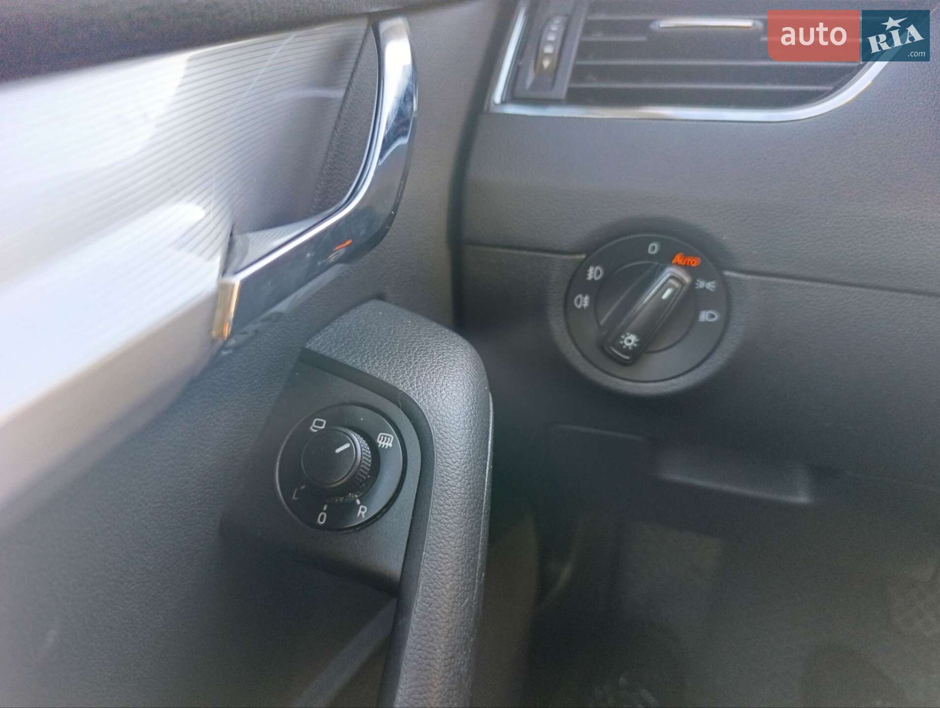 Skoda Octavia 2015 VIN TMBJG9NE3G0095334 фото оголошення 9 з 33