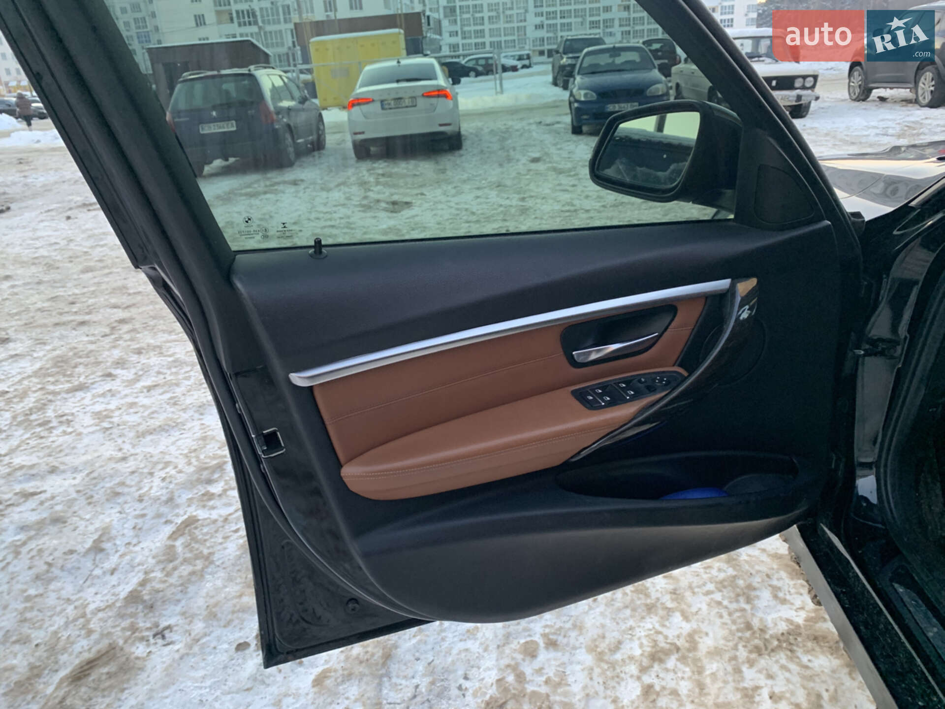BMW 3 Series 2016 VIN WBA8E9G53GNU28732 фото оголошення 11 з 25