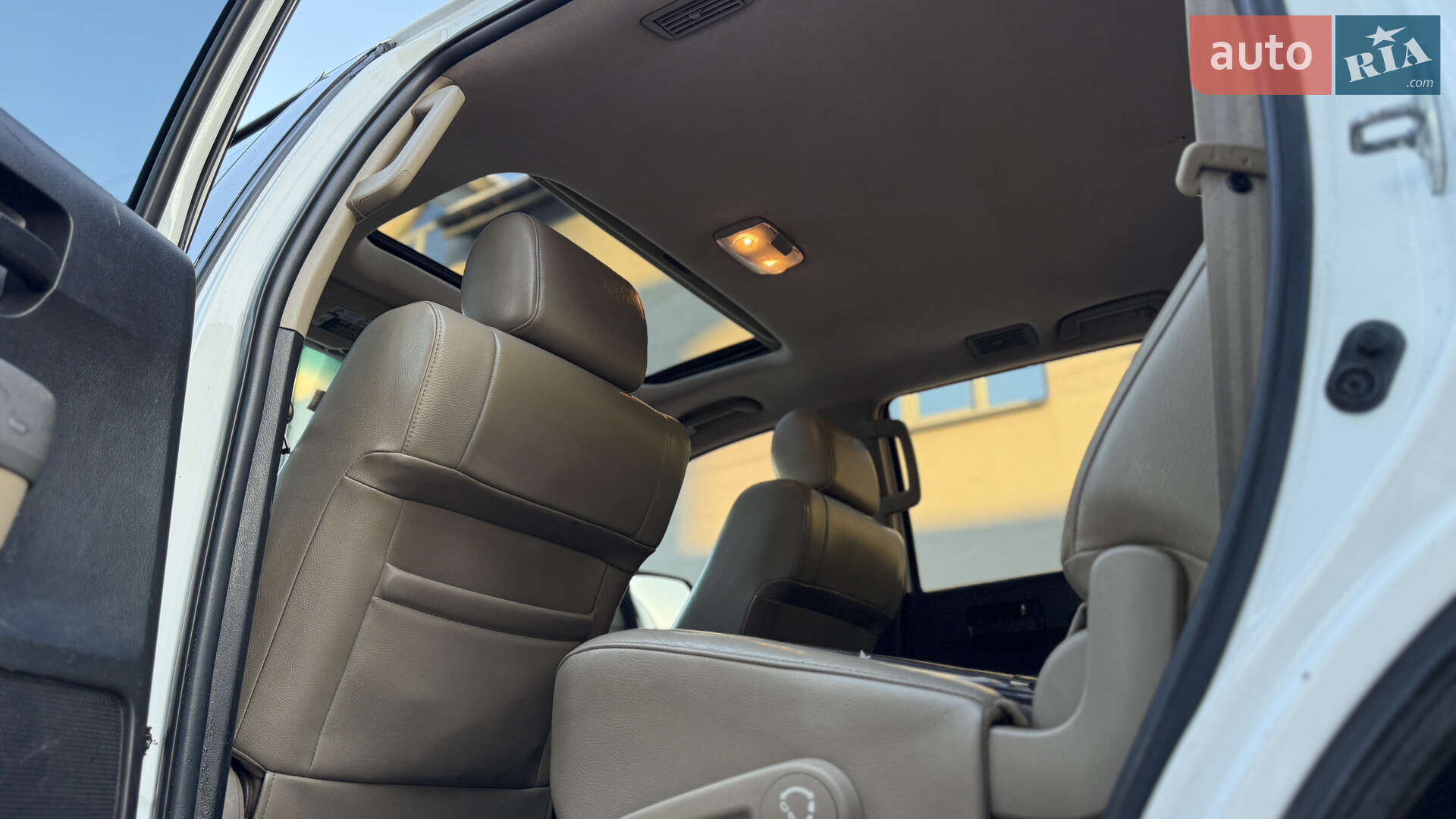 Toyota Sequoia 2013 VIN 5TDBW5G14ES093211 фото оголошення 4 з 11