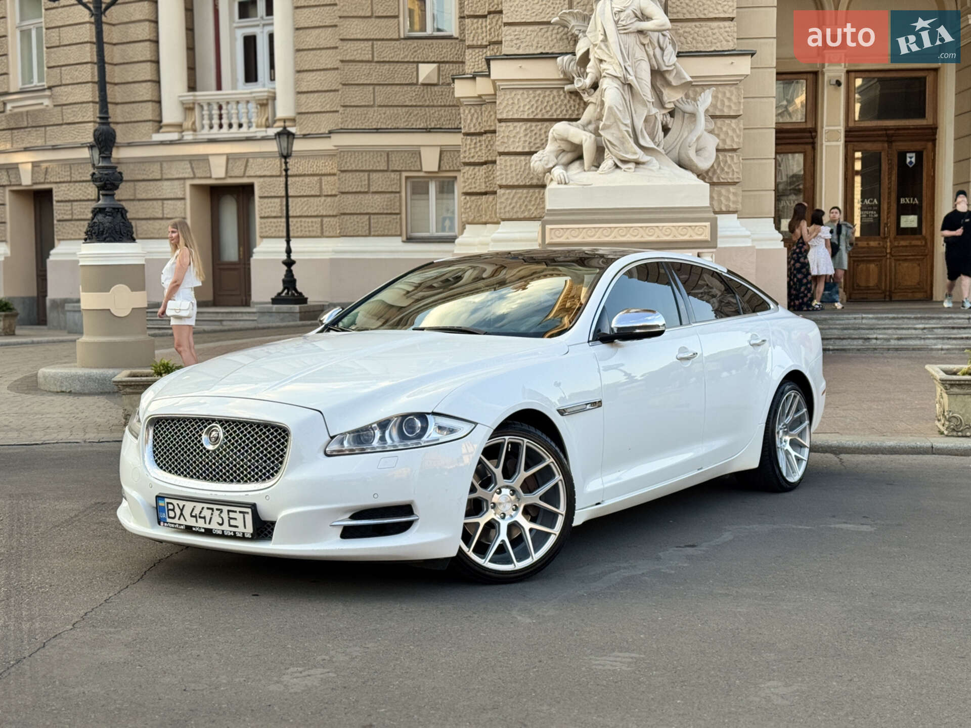 Jaguar XJ 2011 VIN SAJAA16P4CLV23098 фото оголошення 8 з 36