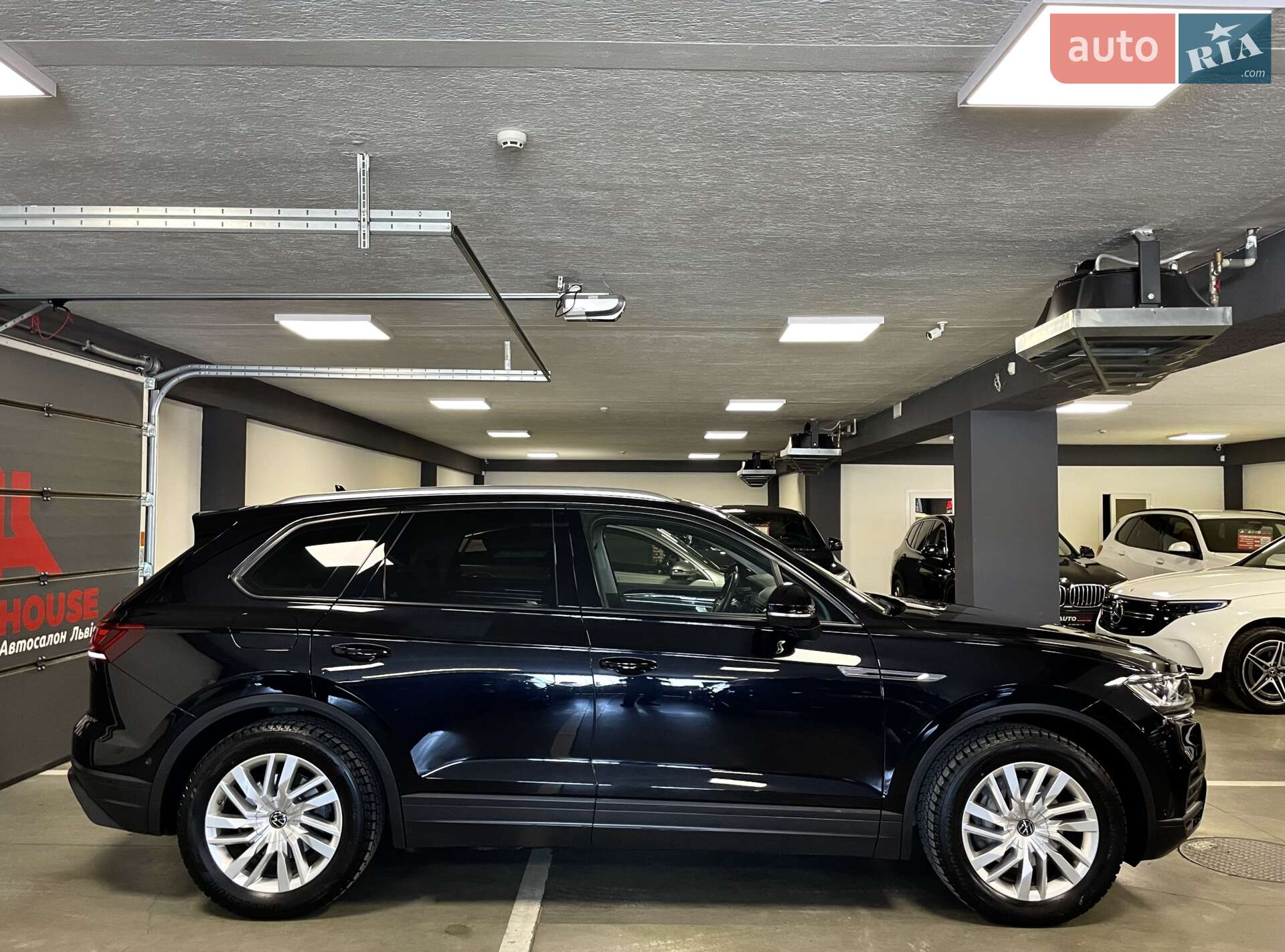 Volkswagen Touareg 2020 VIN WVGZZZCRZMD001455 фото оголошення 11 з 79