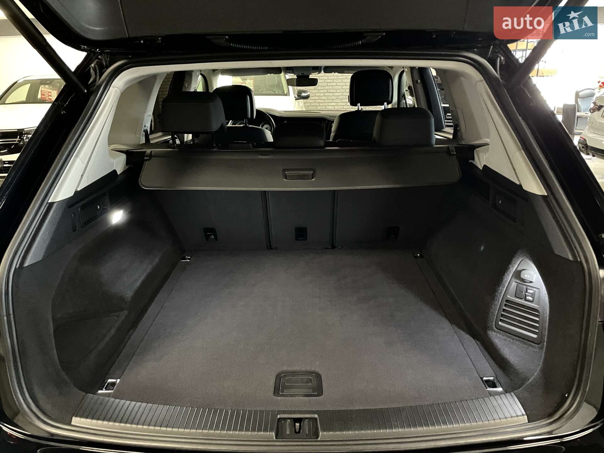 Volkswagen Touareg 2020 VIN WVGZZZCRZMD001455 фото оголошення 26 з 79