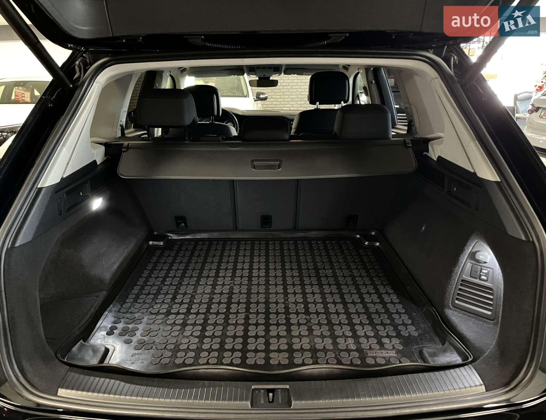 Volkswagen Touareg 2020 VIN WVGZZZCRZMD001455 фото оголошення 25 з 79