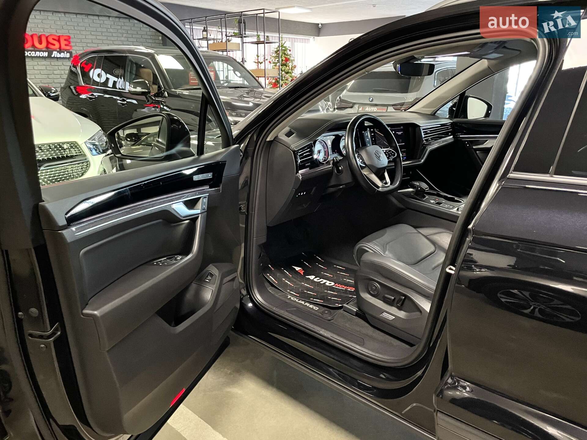 Volkswagen Touareg 2020 VIN WVGZZZCRZMD001455 фото оголошення 4 з 79