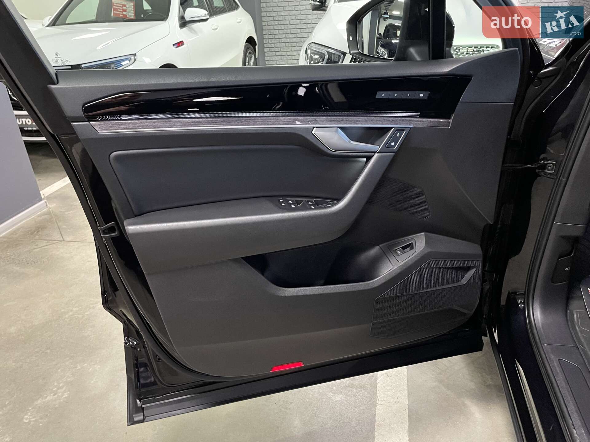 Volkswagen Touareg 2020 VIN WVGZZZCRZMD001455 фото оголошення 28 з 79
