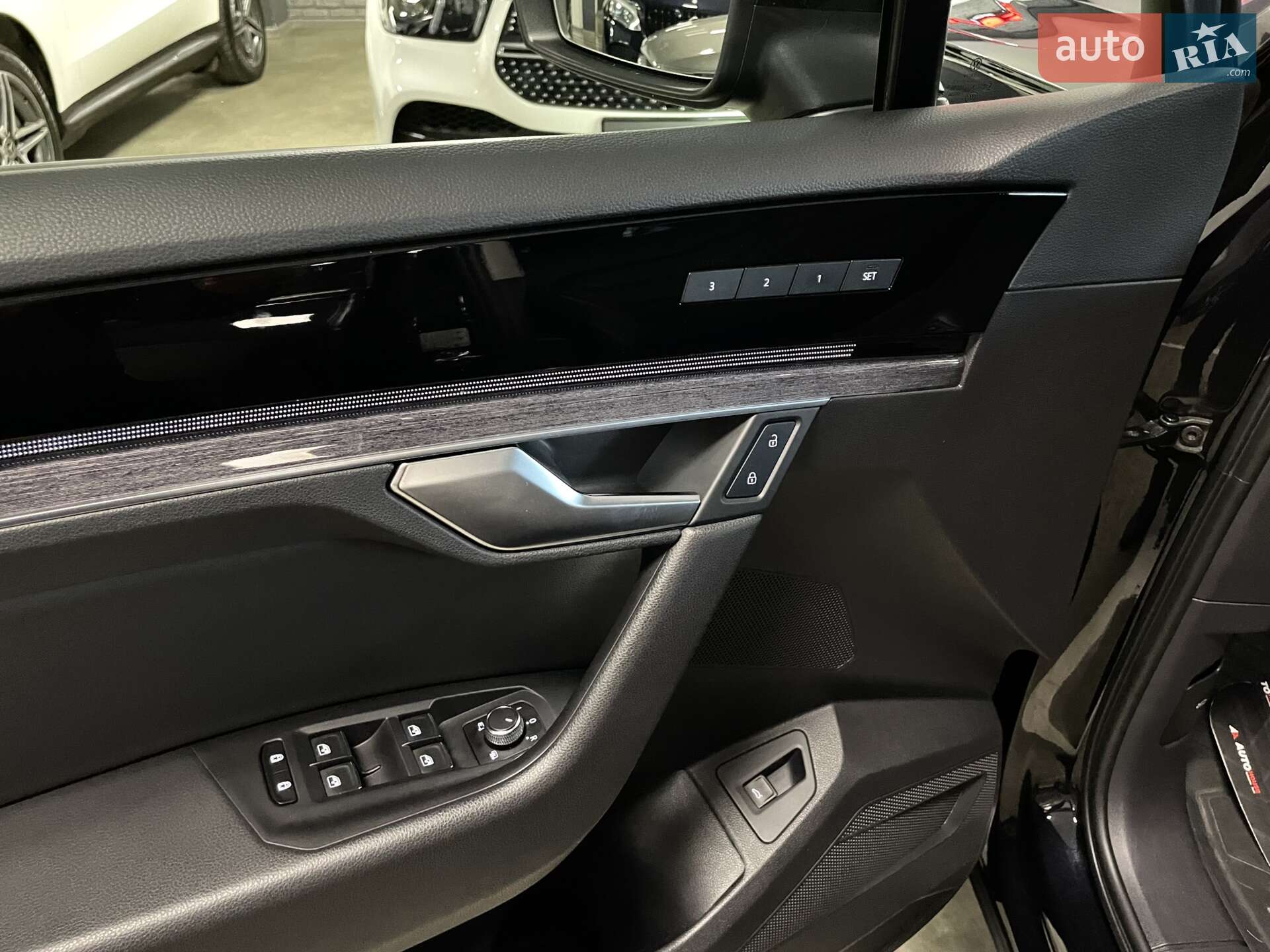 Volkswagen Touareg 2020 VIN WVGZZZCRZMD001455 фото оголошення 30 з 79
