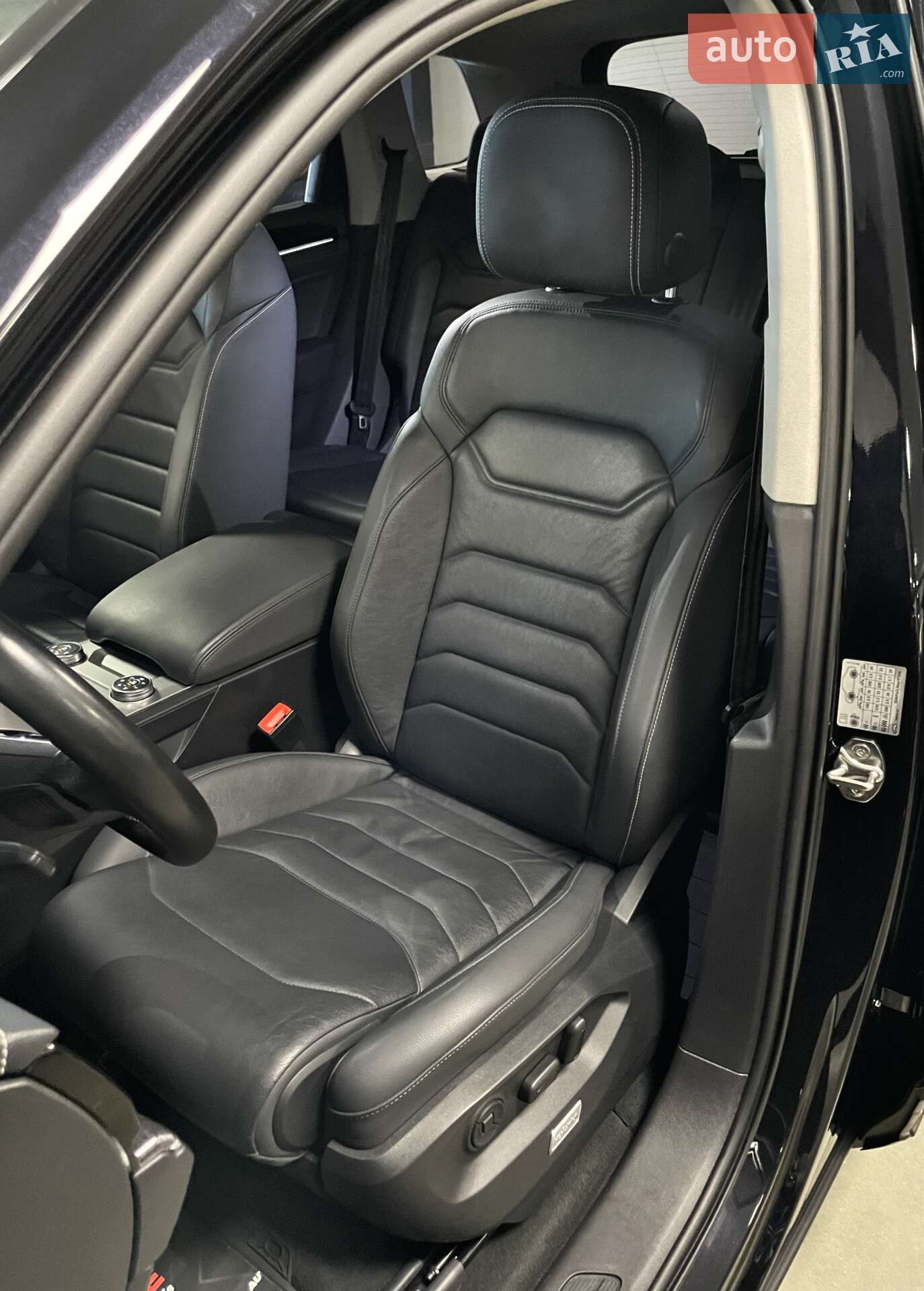 Volkswagen Touareg 2020 VIN WVGZZZCRZMD001455 фото оголошення 31 з 79