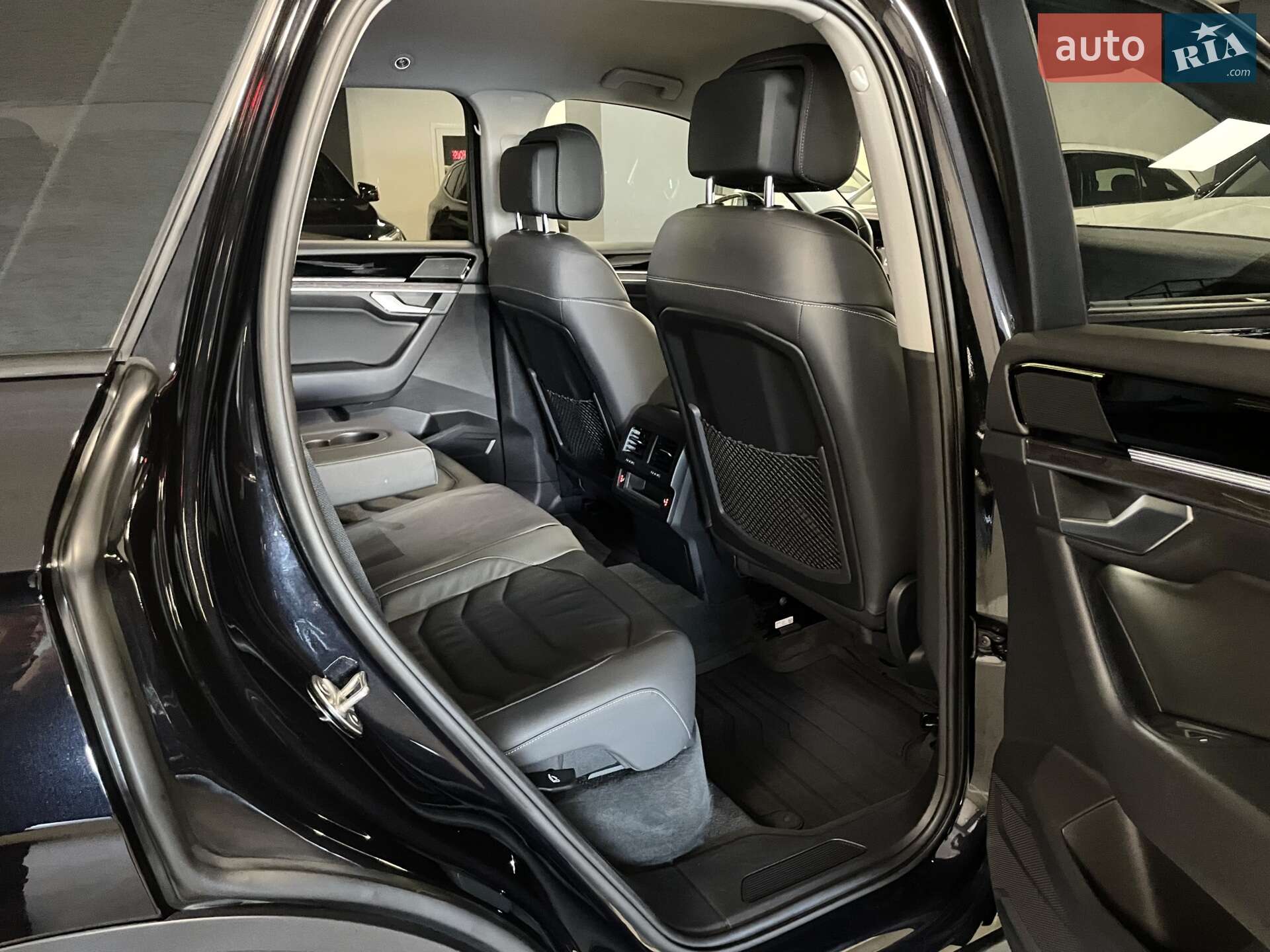 Volkswagen Touareg 2020 VIN WVGZZZCRZMD001455 фото оголошення 38 з 79