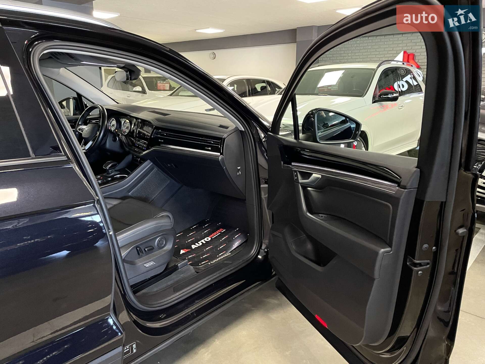 Volkswagen Touareg 2020 VIN WVGZZZCRZMD001455 фото оголошення 40 з 79