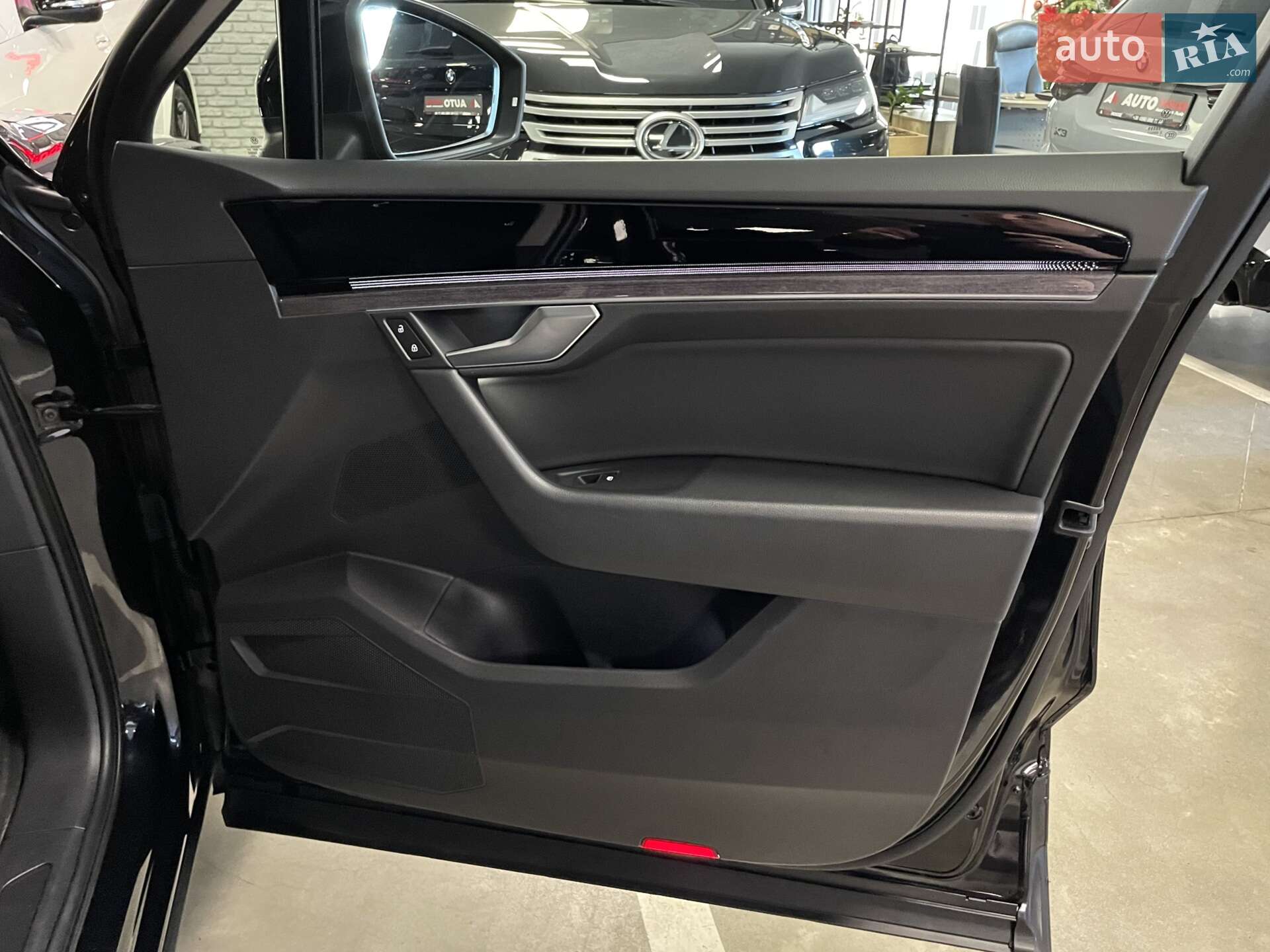 Volkswagen Touareg 2020 VIN WVGZZZCRZMD001455 фото оголошення 41 з 79