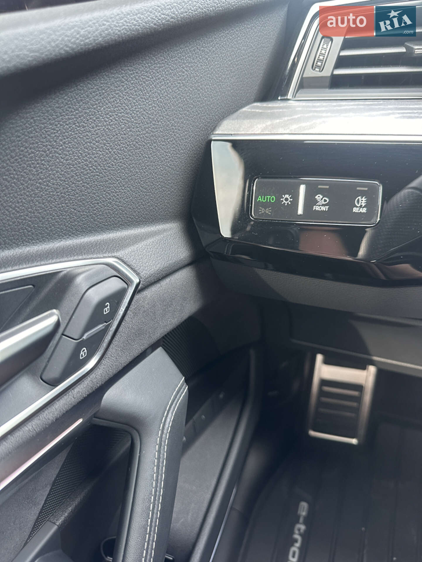 Audi Q8 Sportback e-tron 2023 VIN WAUZZZGE5RB036039 фото оголошення 21 з 44