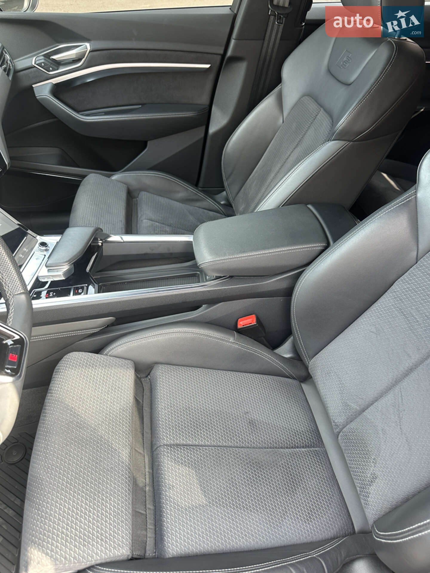 Audi Q8 Sportback e-tron 2023 VIN WAUZZZGE5RB036039 фото оголошення 24 з 44