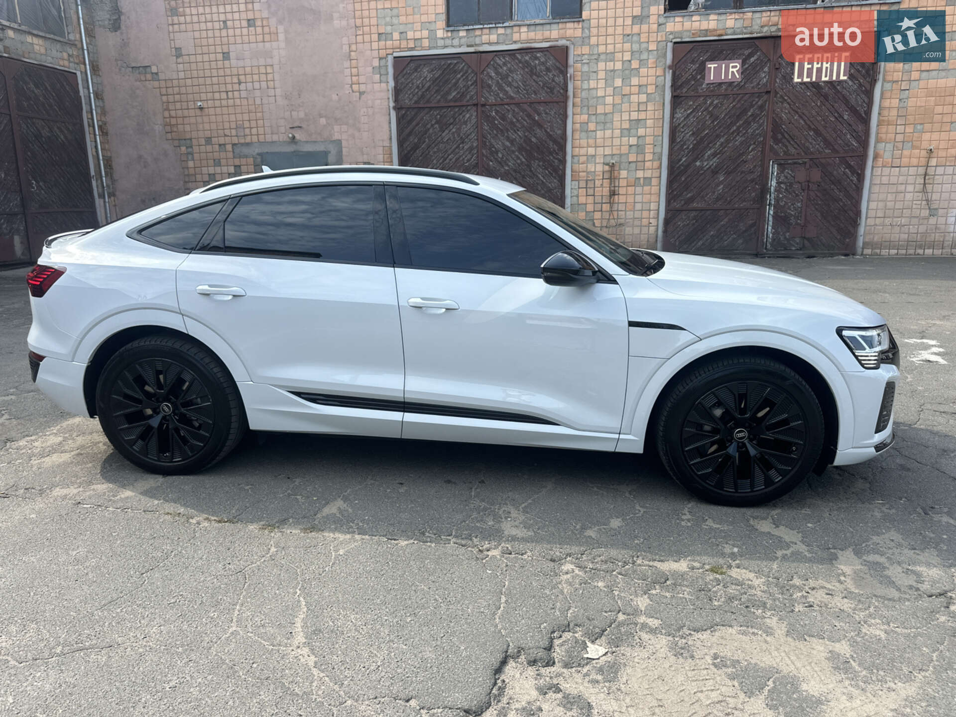 Audi Q8 Sportback e-tron 2023 VIN WAUZZZGE5RB036039 фото оголошення 30 з 44