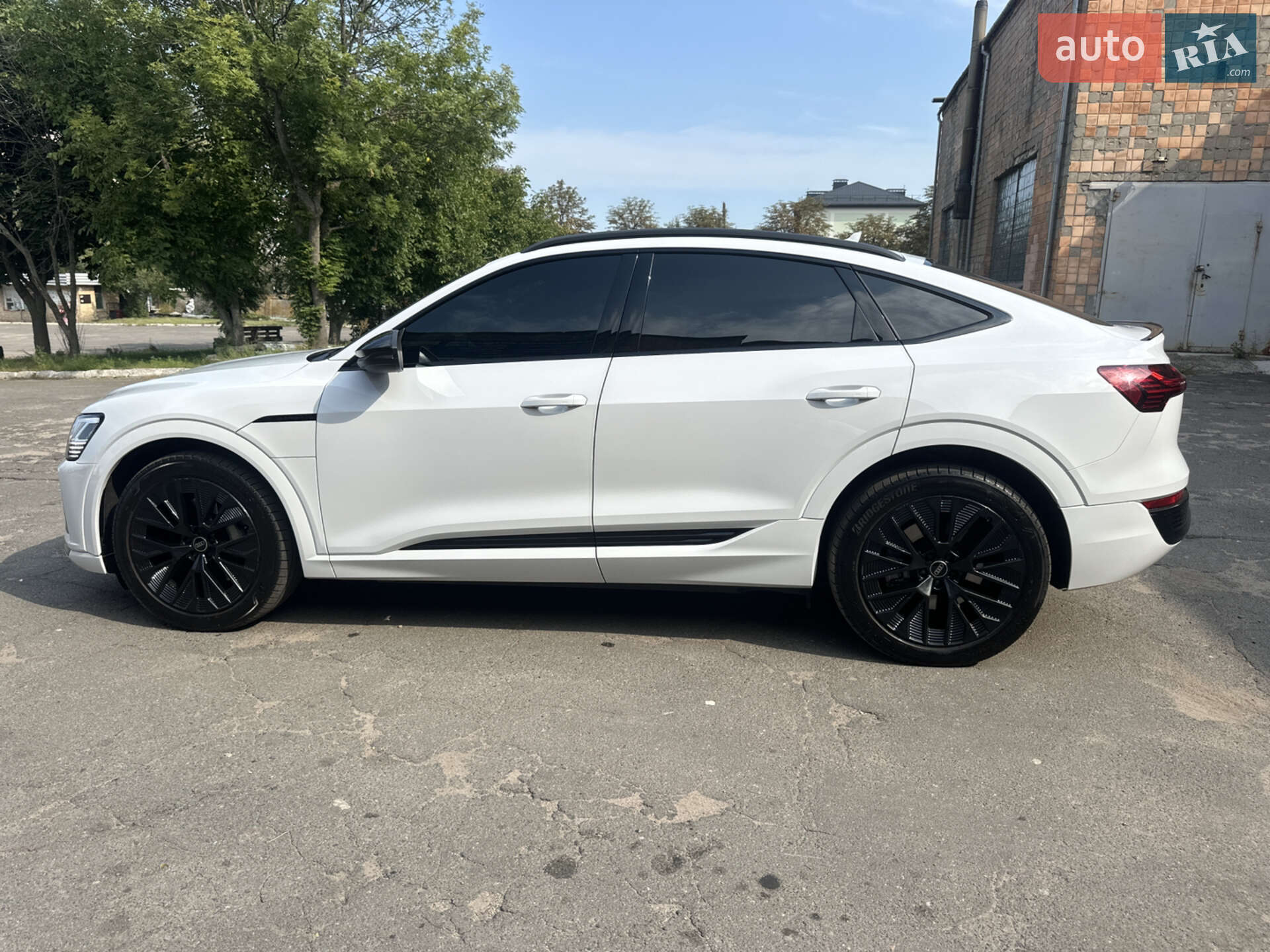 Audi Q8 Sportback e-tron 2023 VIN WAUZZZGE5RB036039 фото оголошення 36 з 44