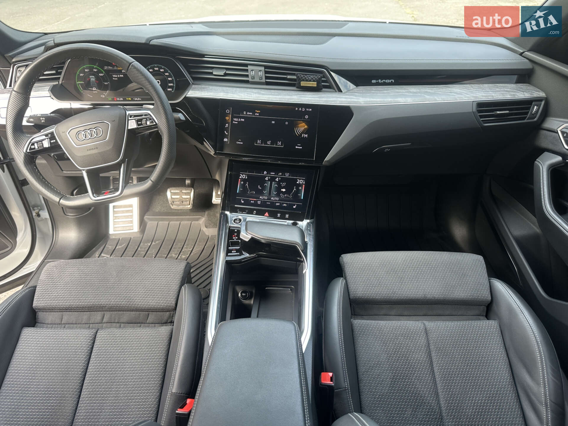 Audi Q8 Sportback e-tron 2023 VIN WAUZZZGE5RB036039 фото оголошення 40 з 44