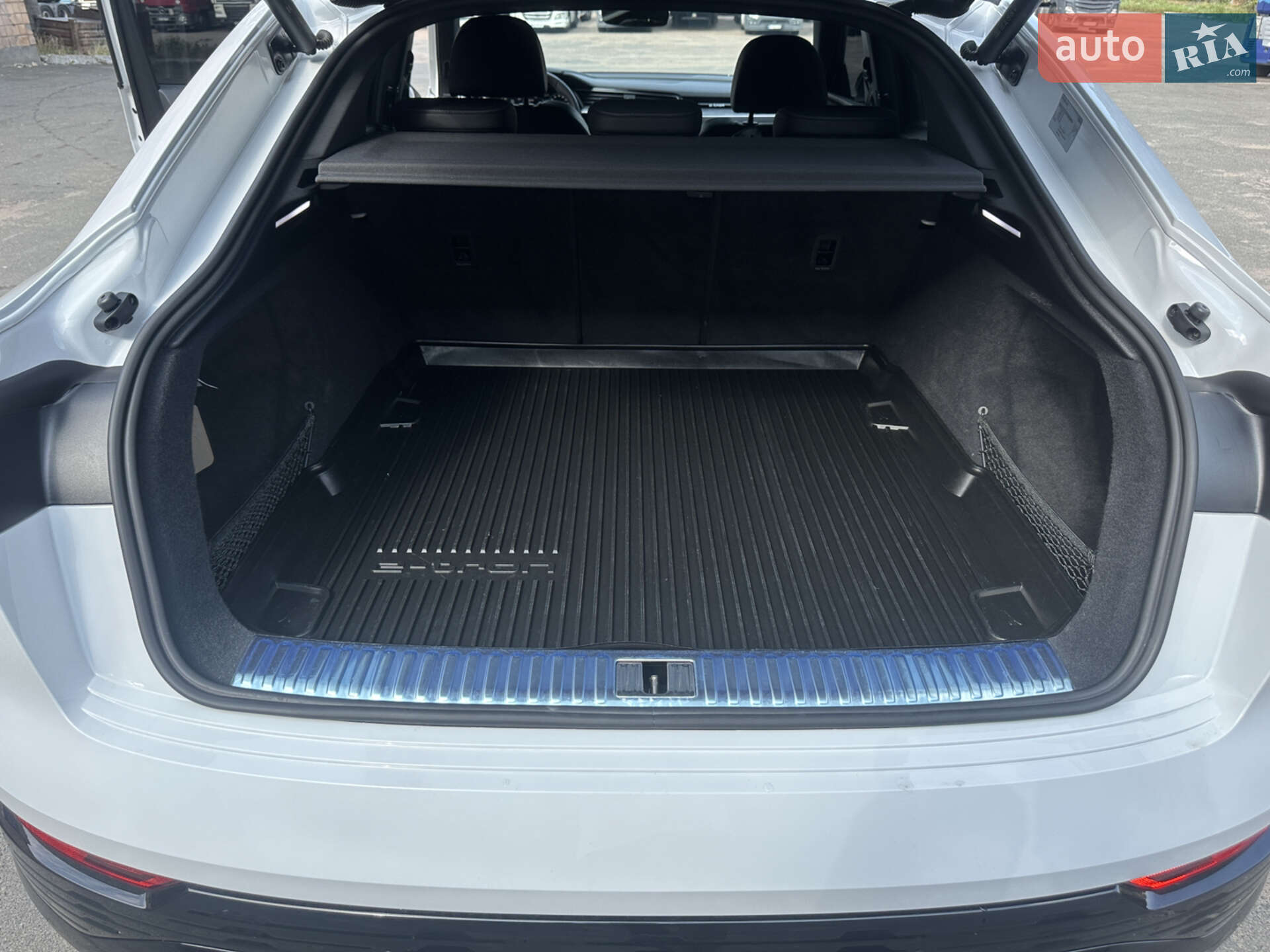 Audi Q8 Sportback e-tron 2023 VIN WAUZZZGE5RB036039 фото оголошення 42 з 44