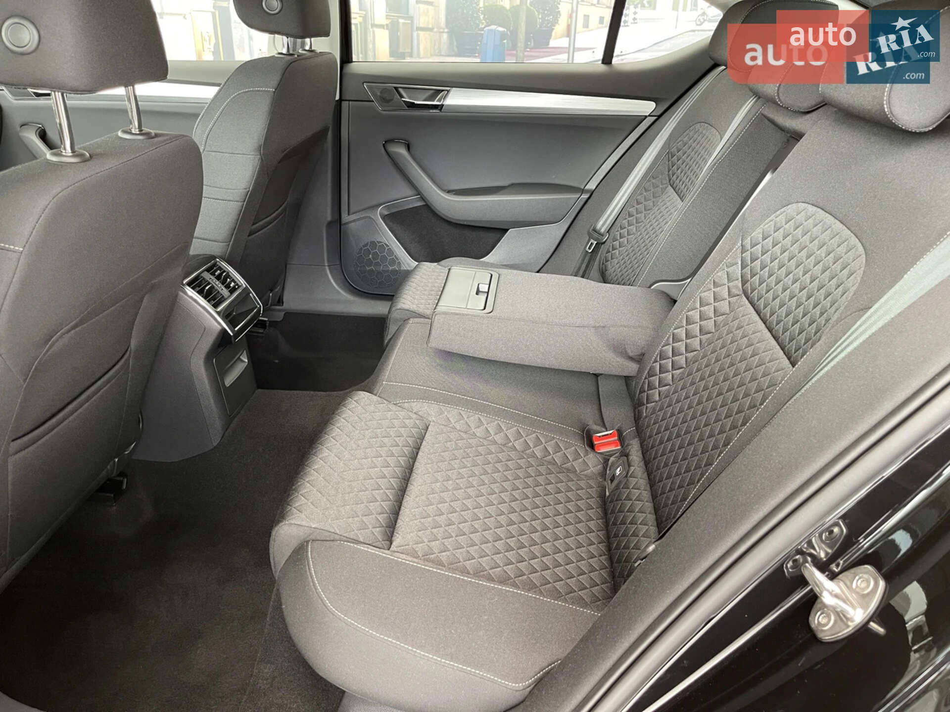 Skoda Superb 2023 VIN TMBJN7NP7P7043918 фото оголошення 4 з 7