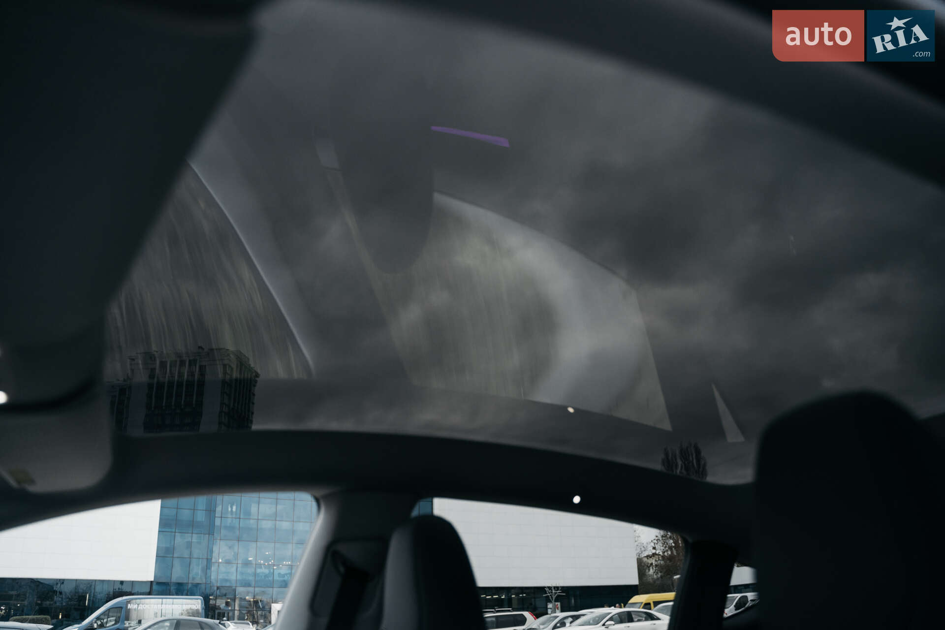 Tesla Model Y 2025 VIN 7SAYGDEE1TA386153 фото оголошення 2 з 19