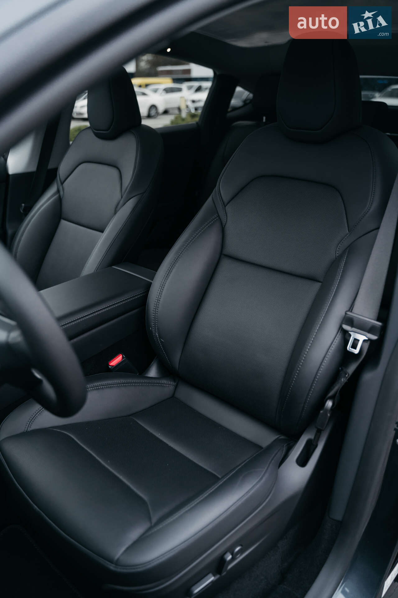 Tesla Model Y 2025 VIN 7SAYGDEE1TA386153 фото оголошення 4 з 19