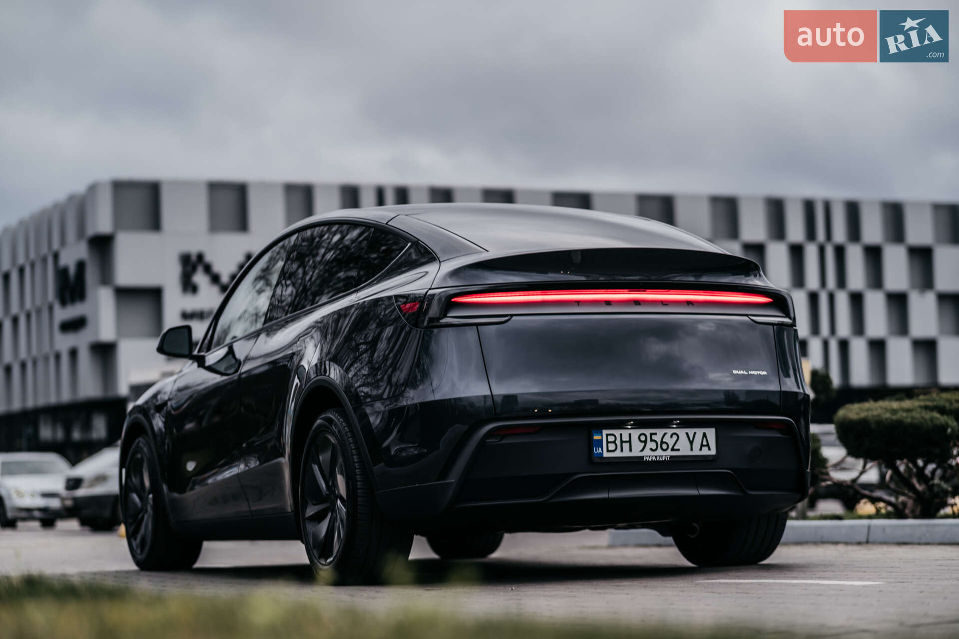 Tesla Model Y 2025 VIN 7SAYGDEE1TA386153 фото оголошення 10 з 19
