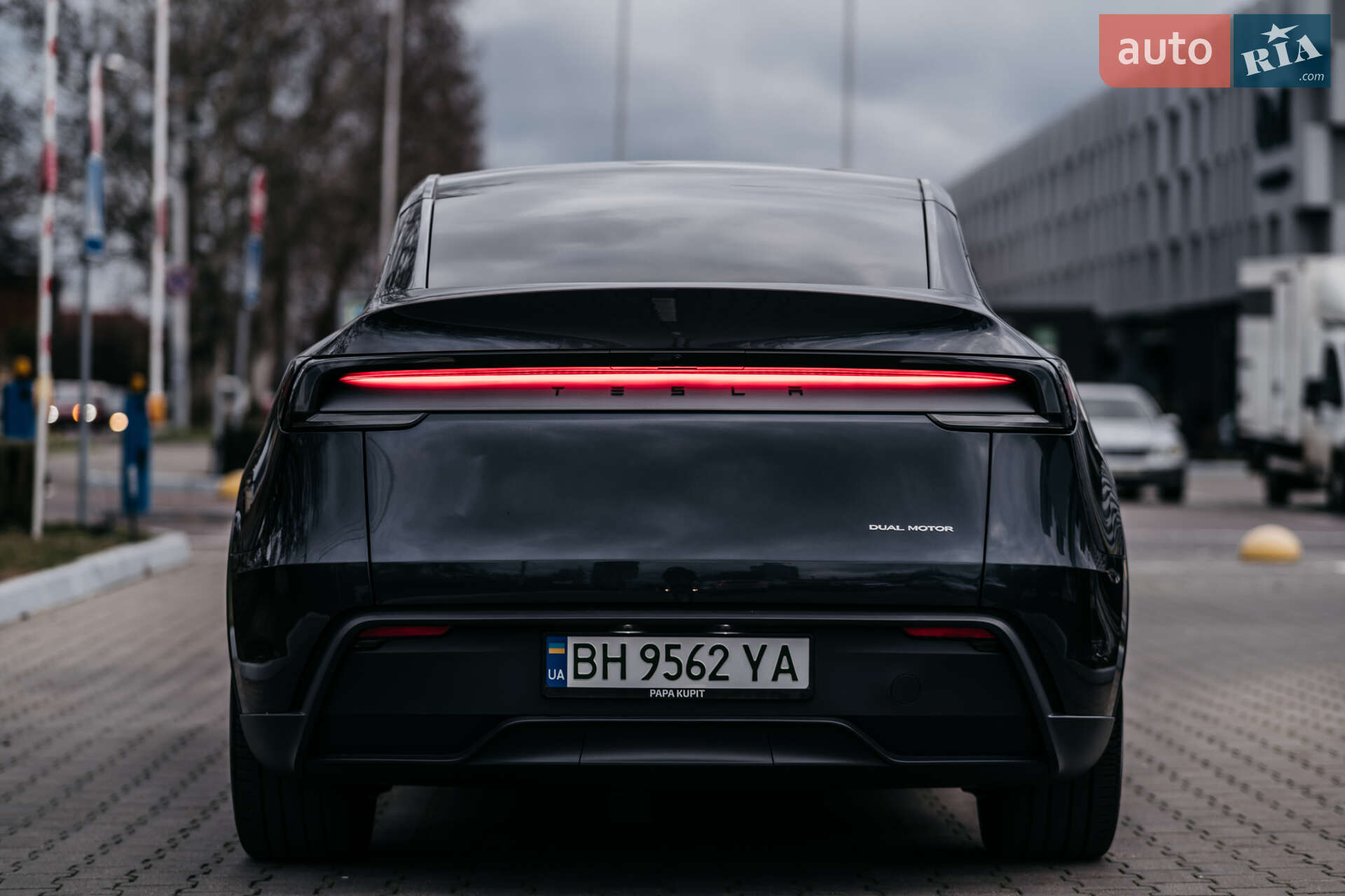 Tesla Model Y 2025 VIN 7SAYGDEE1TA386153 фото оголошення 12 з 19