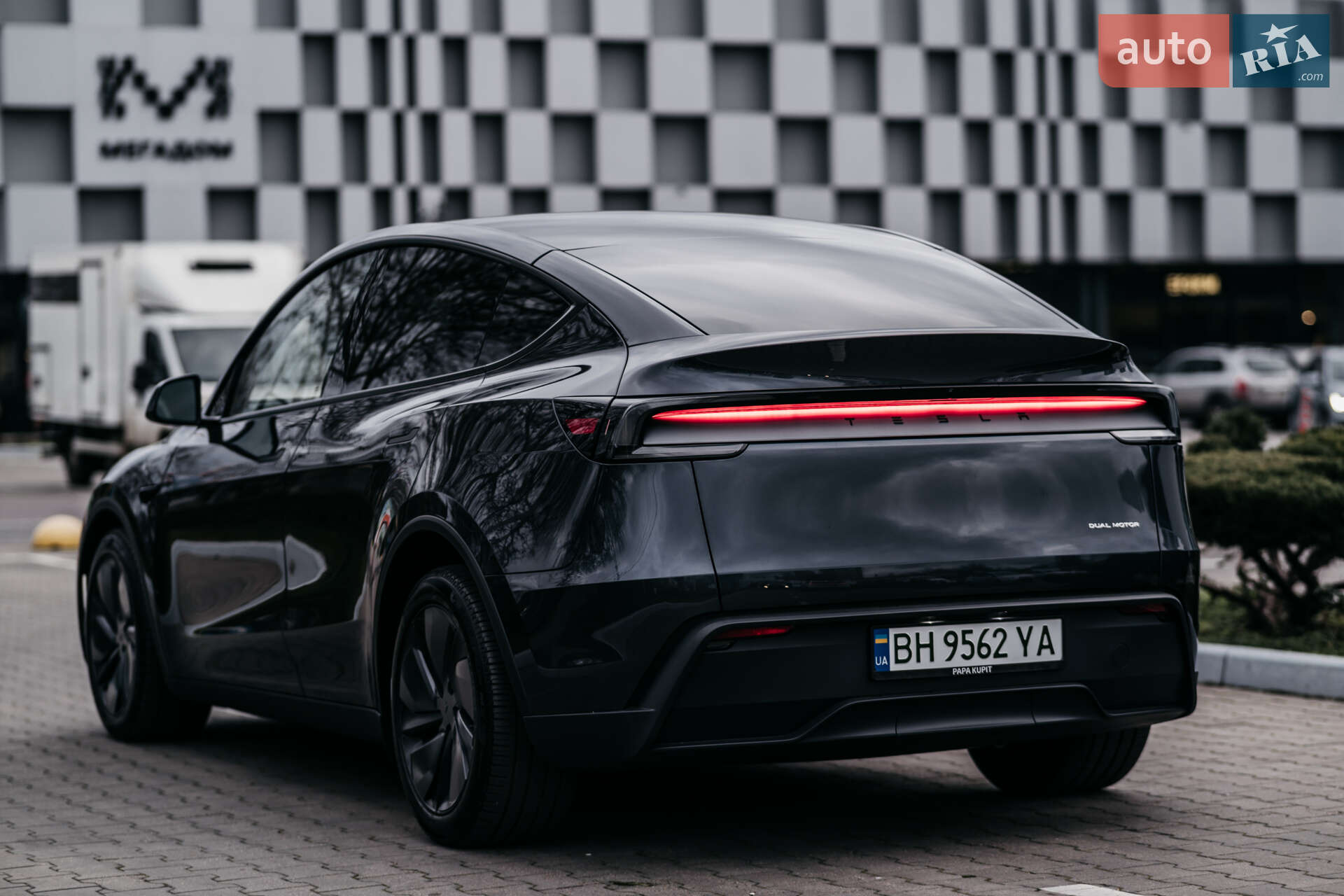 Tesla Model Y 2025 VIN 7SAYGDEE1TA386153 фото оголошення 13 з 19