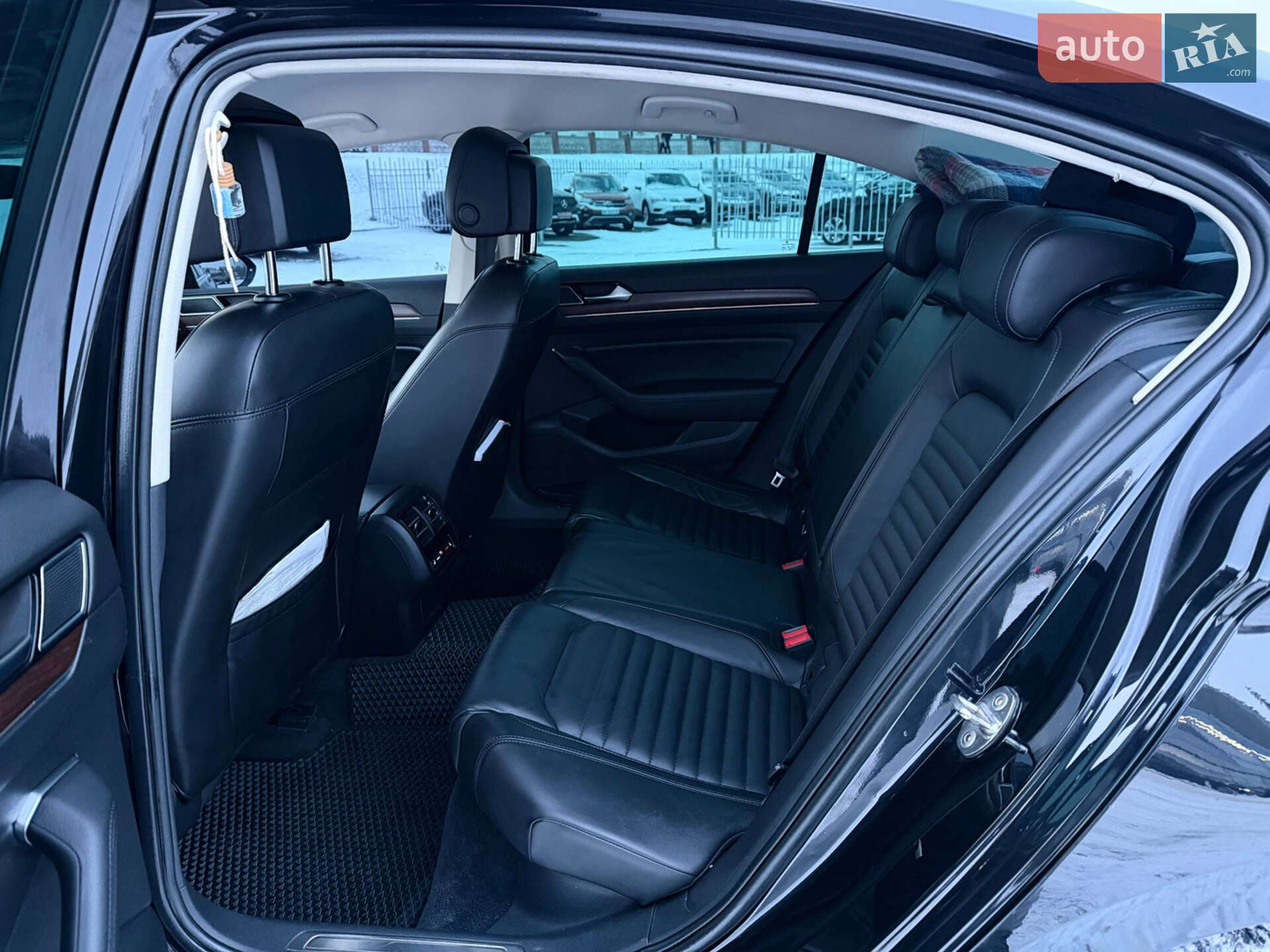 Volkswagen Passat 2018 VIN WVWZZZ3CZKE041724 фото оголошення 6 з 9