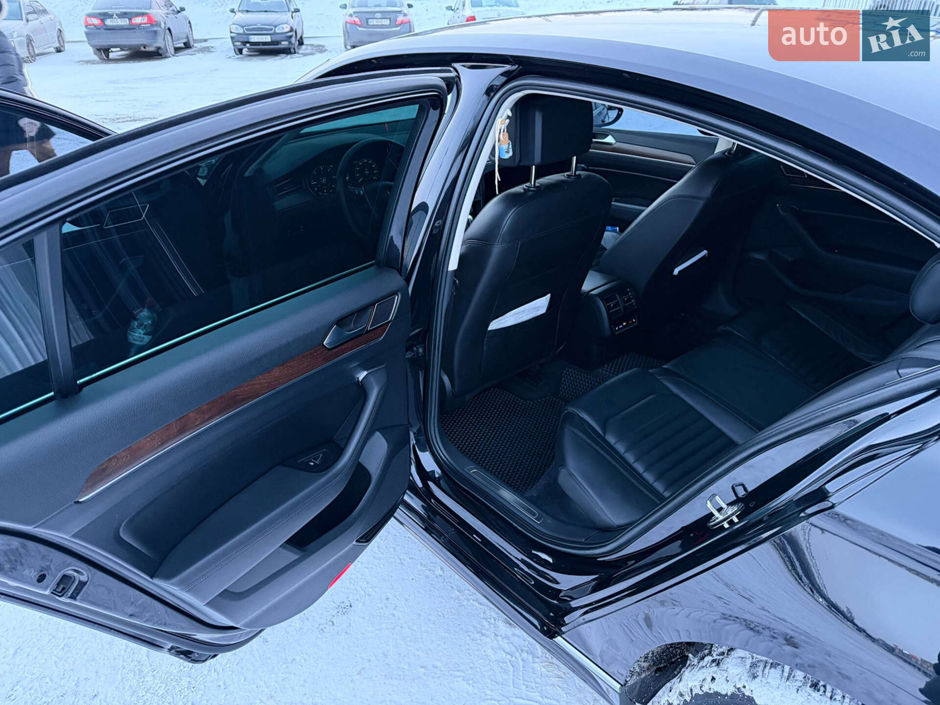 Volkswagen Passat 2018 VIN WVWZZZ3CZKE041724 фото оголошення 8 з 9