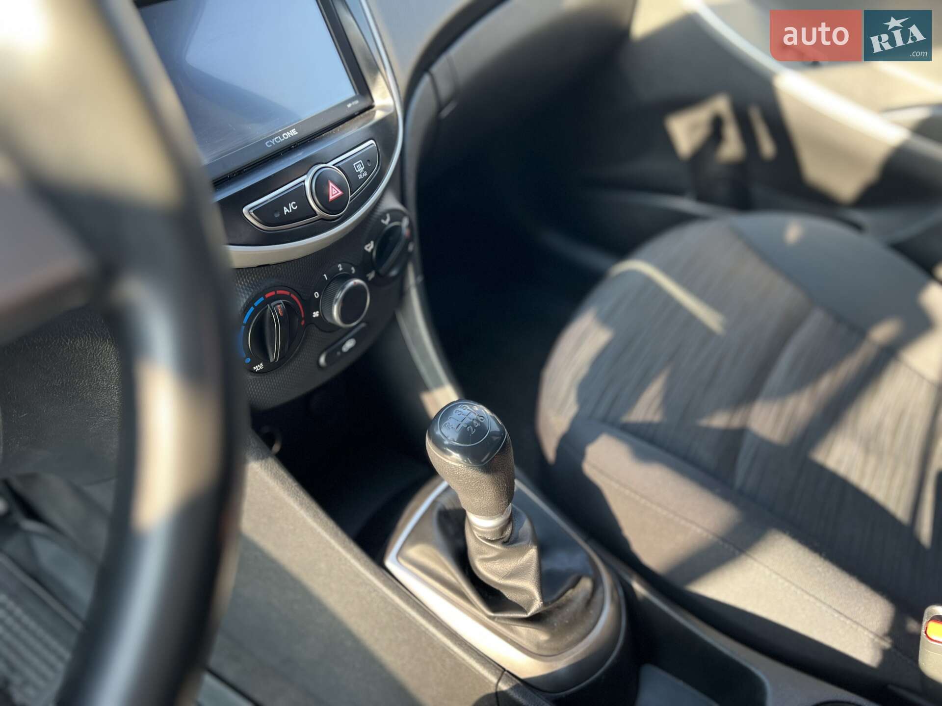 Hyundai Accent 2018 VIN KMHCT41BAJU400360 фото оголошення 8 з 21
