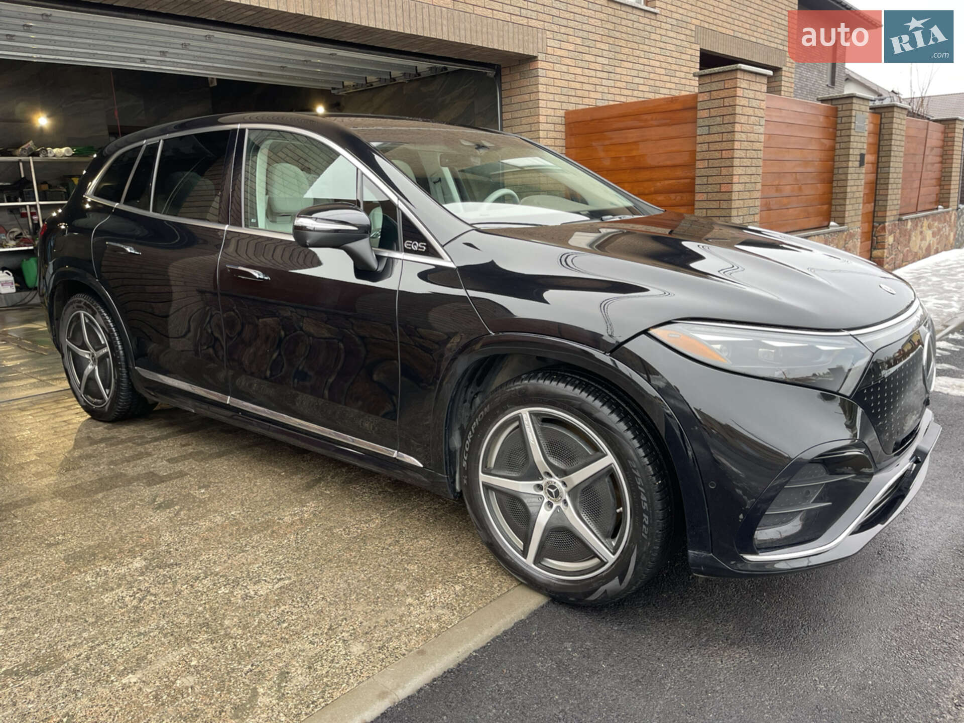 Mercedes-Benz EQS SUV 2023 VIN 4JGDM4EB2PA010942 фото оголошення 3 з 10