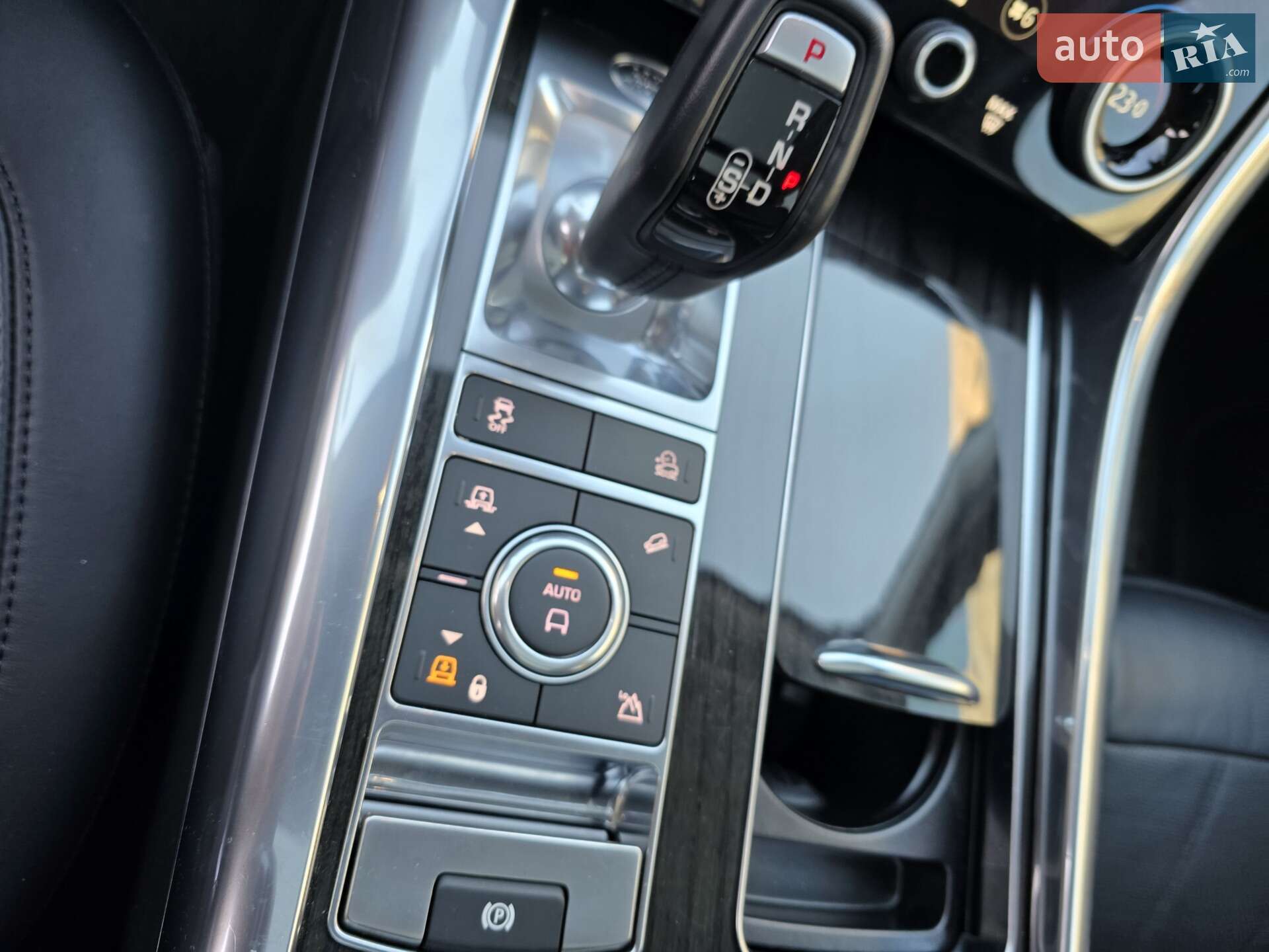 Land Rover Range Rover Sport 2020 VIN SALWR2SU1LA739980 фото оголошення 13 з 26
